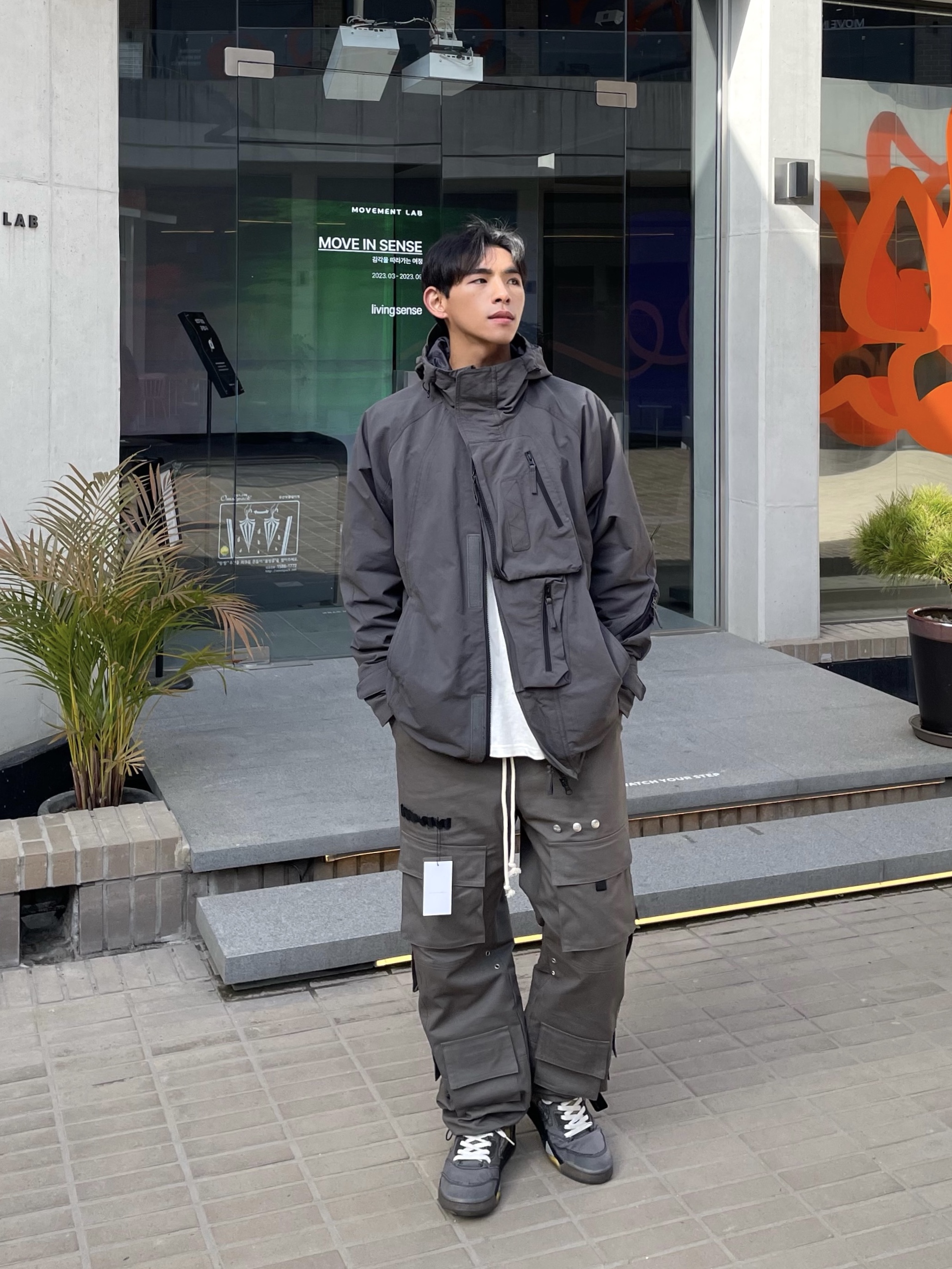 Undermycar Rikan Multi Pocket Casual Jacket Phantom - 21FW, Jordan 5 x Off-White Retro SP Black Muslin 착용 스타일 - 1