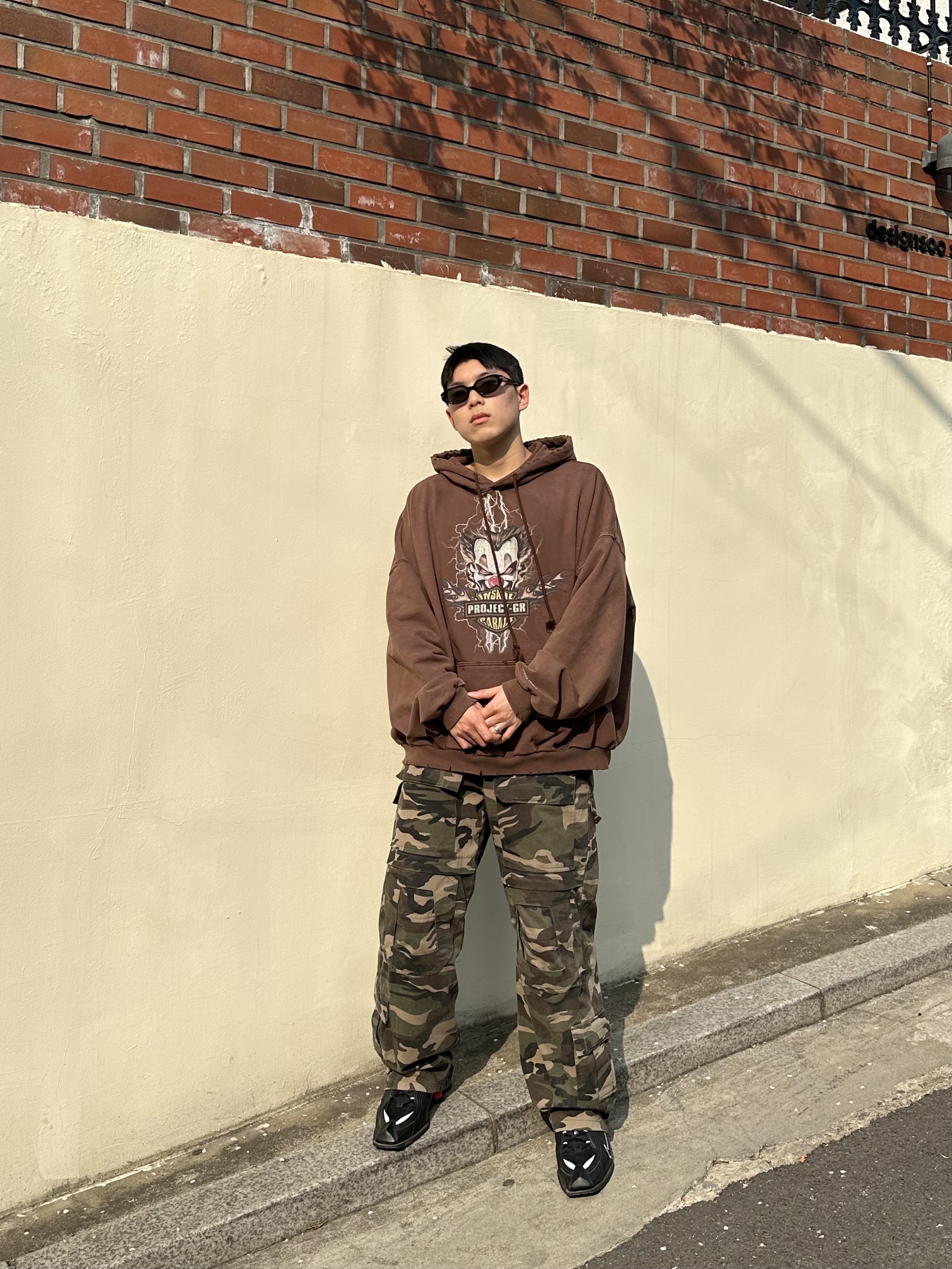 Project G/R x Insane Garage Clown Bike Hoodie Vintage Brown, Project G/R Tactical Cargo Pants Camo 착용 스타일 - 1