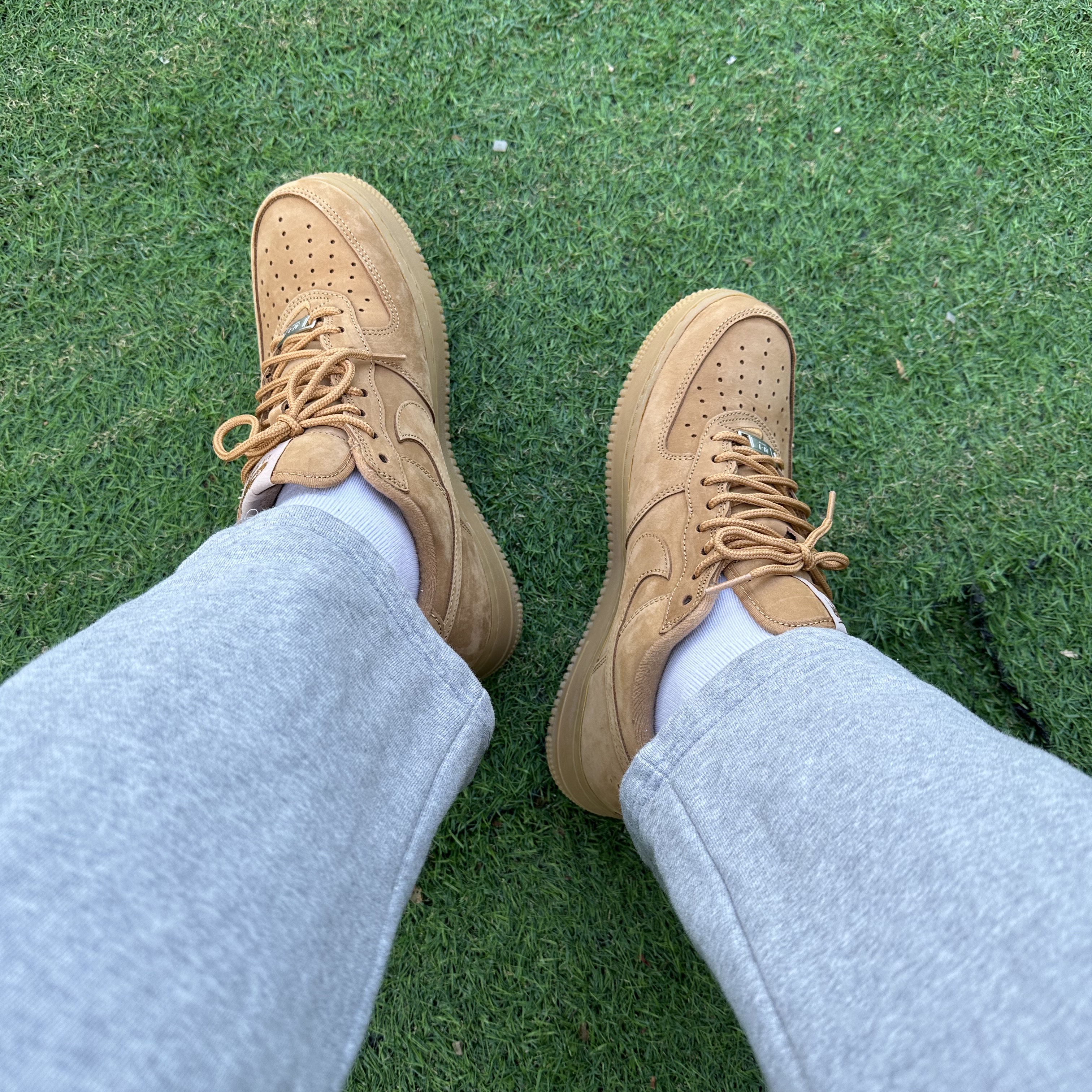 Nike x Supreme Air Force 1 Low Flax 착용 스타일