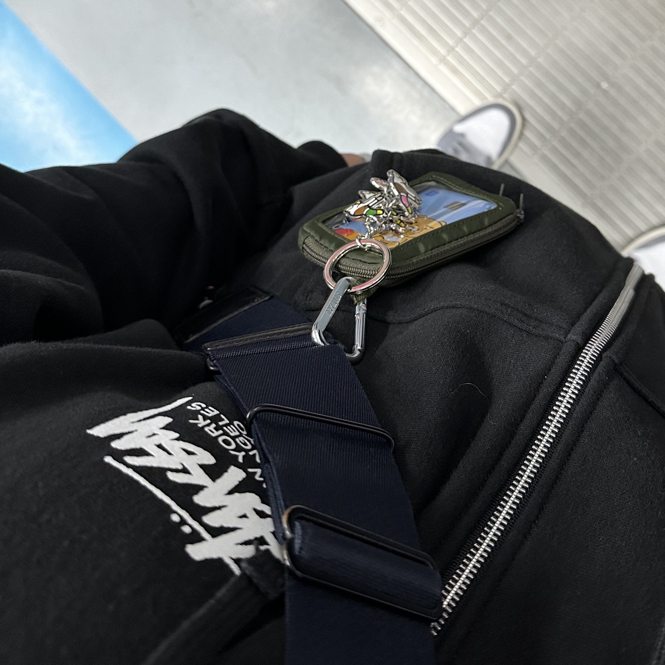 Stussy World Tour Zip Hoodie Black 2023, Human Made Military Card Case Olive Drab 착용 스타일
