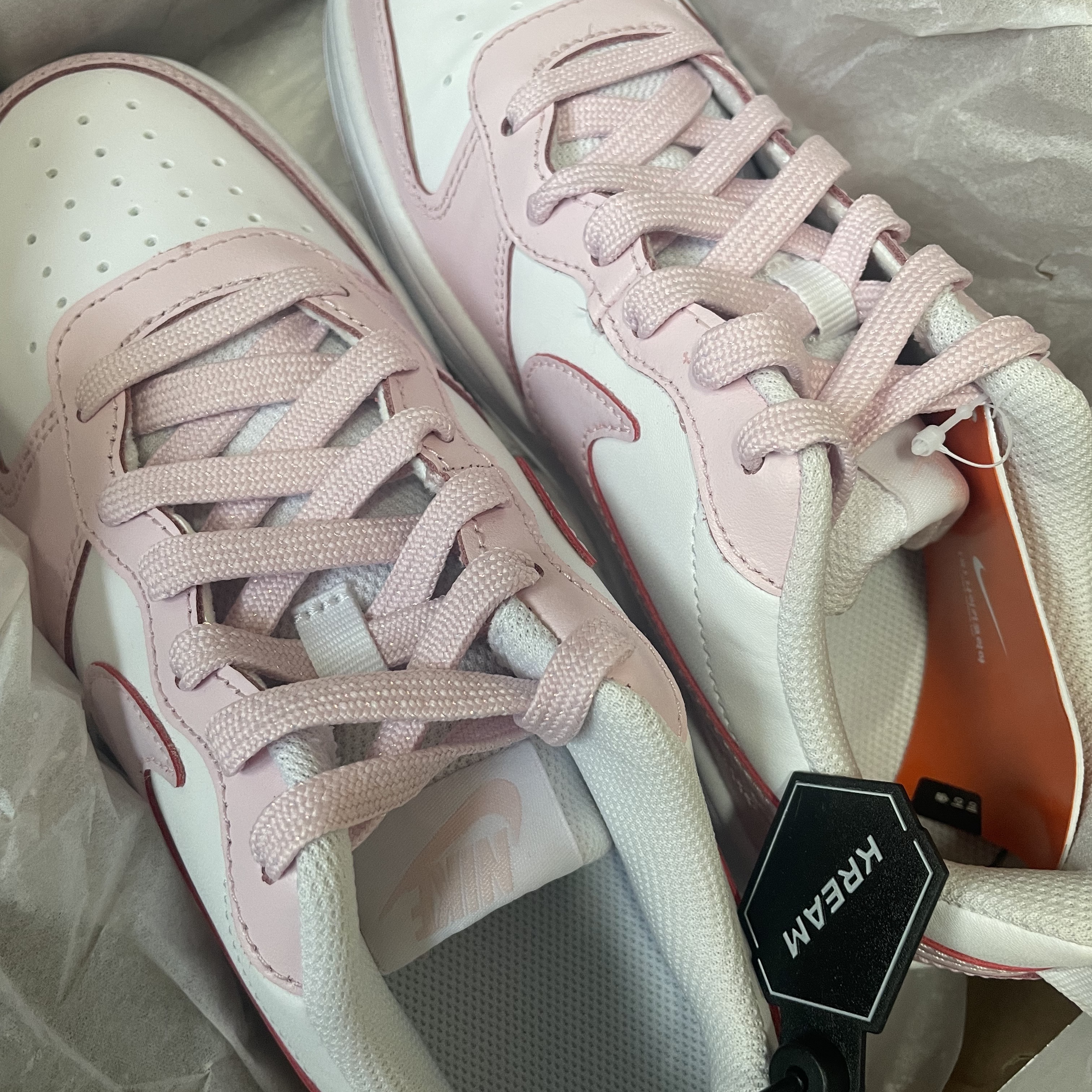 (GS) Nike Court Borough 2 SE White Pink Foam 착용 스타일