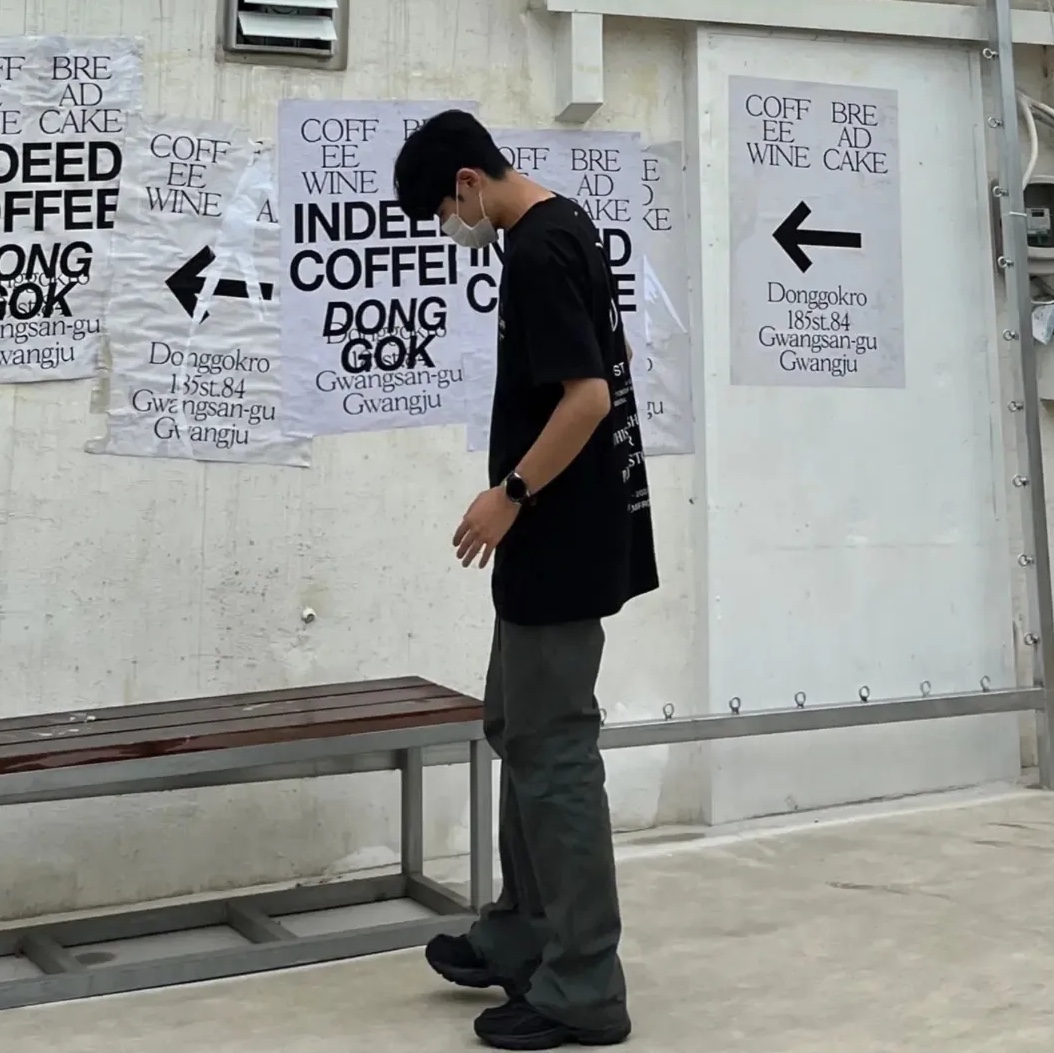 Undermycar Shinsegae Pop-Up T-Shirt Monochrome - 22SS, Reebok x Kanghyuk Premier Road Modern Mid Black 착용 스타일 - 1