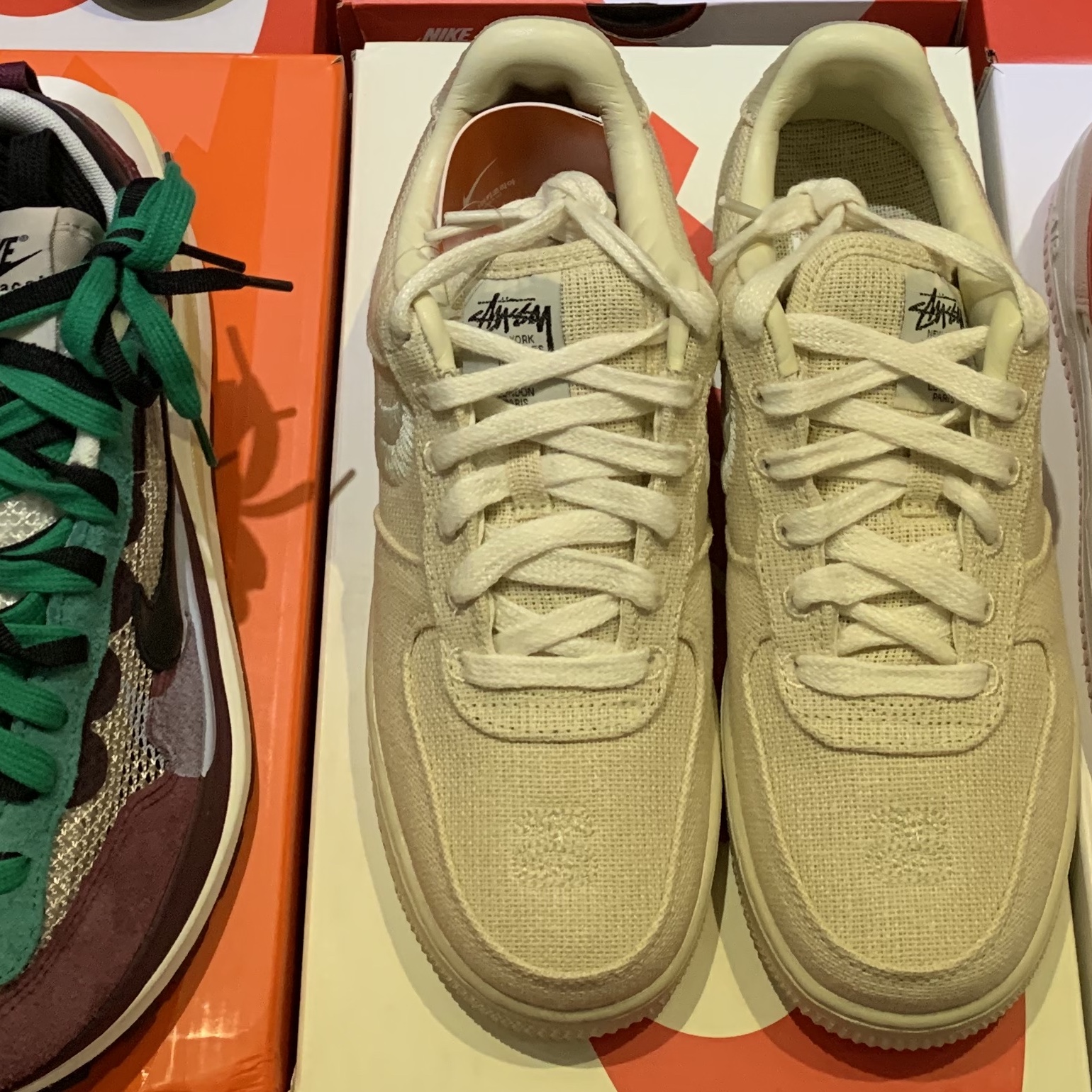 Nike x Stussy Air Force 1 Low Fossil 착용 스타일