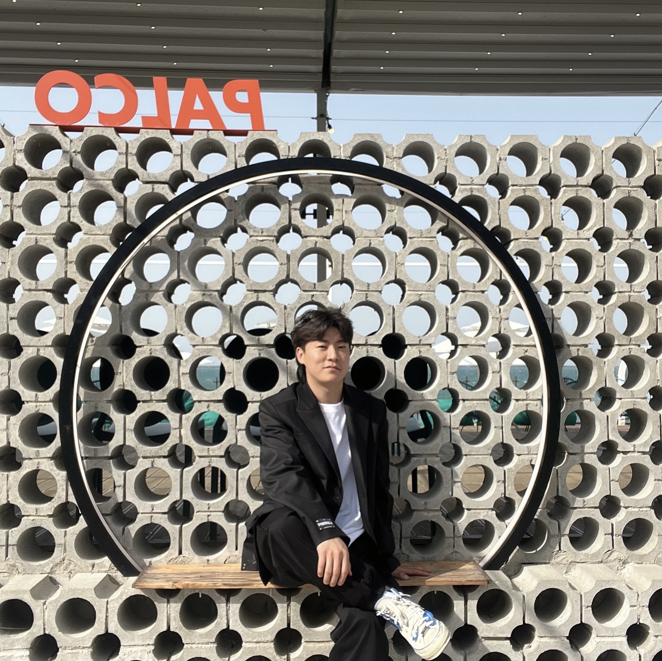 Zara x Ader Error Oversize Blazer Black, Converse x Ader Error Chuck 70 High White 착용 스타일