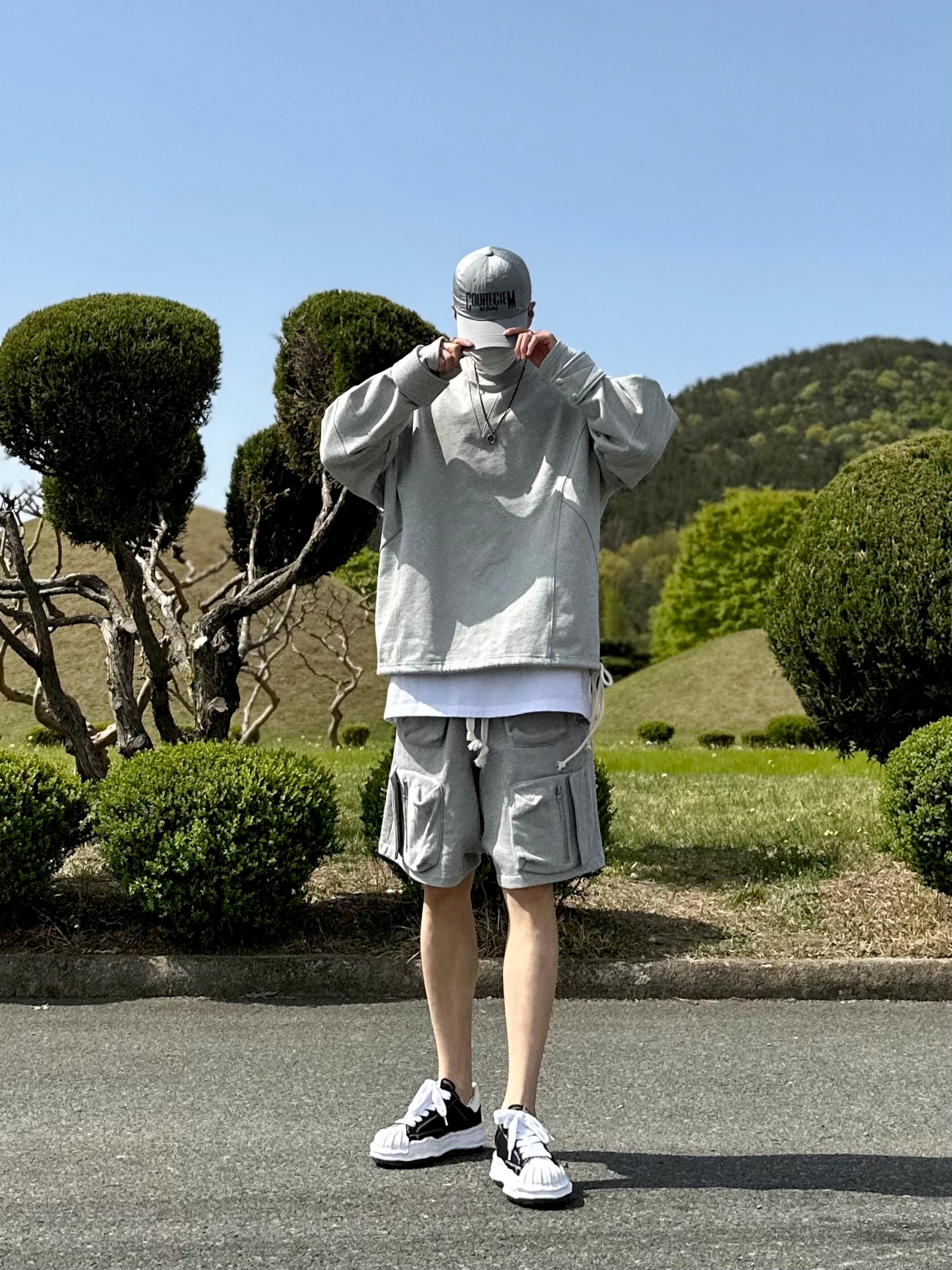 Maison Mihara Yasuhiro Blakey OG Sole Canvas Low-top Sneakers Black White 착용 스타일 - 3