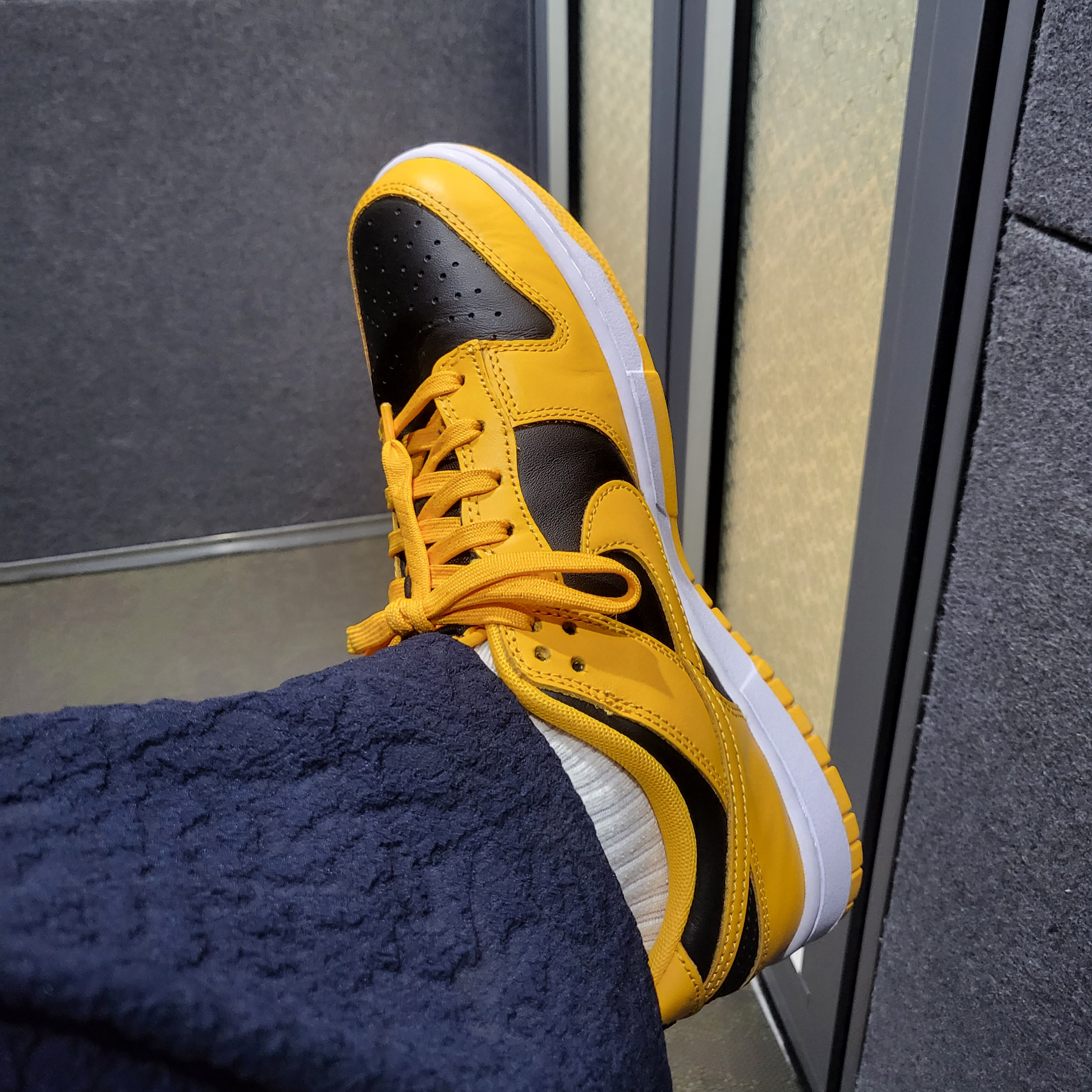 Nike Dunk Low Retro Championship Goldenrod 착용 스타일 - 1