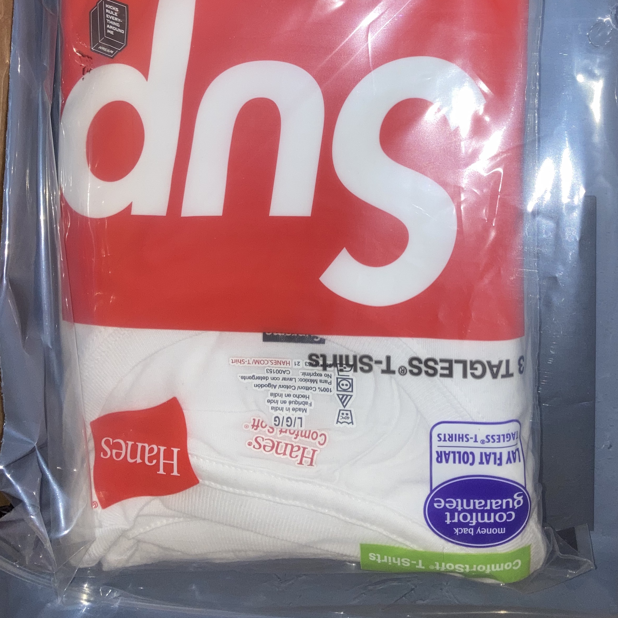 Supreme Hanes Tagless T-Shirt White (3 Pack) 착용 스타일 - 2