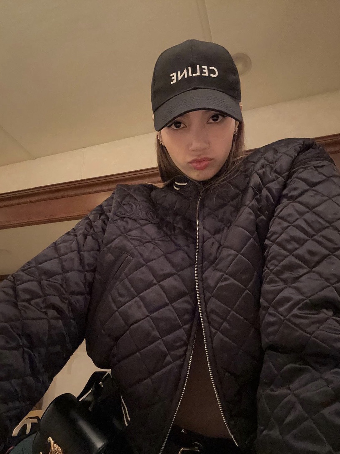 (W) Celine Baseball Cap in Cotton Black 착용 스타일 - 5