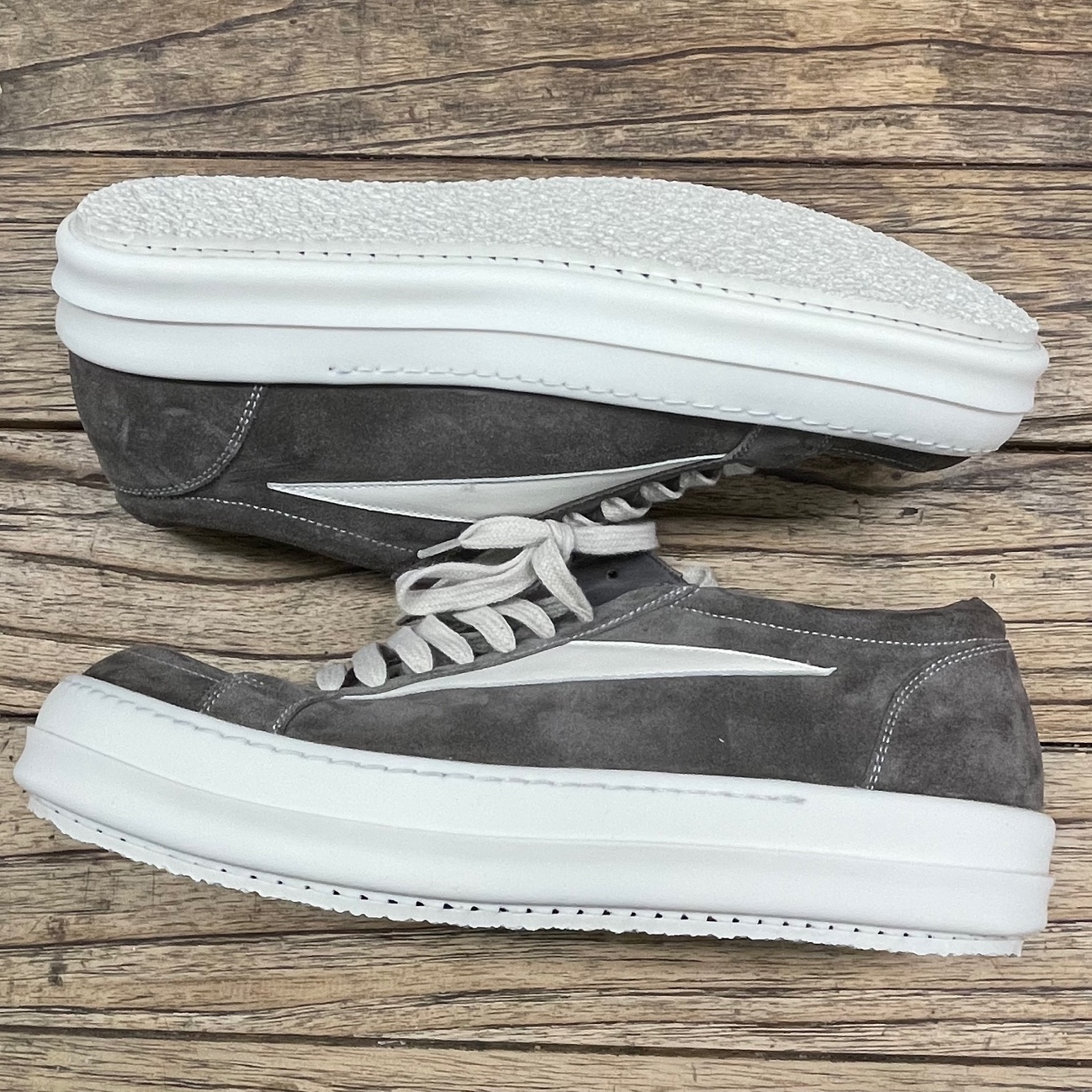 Rick Owens Suede Vintage Sneakers Dust 착용 스타일