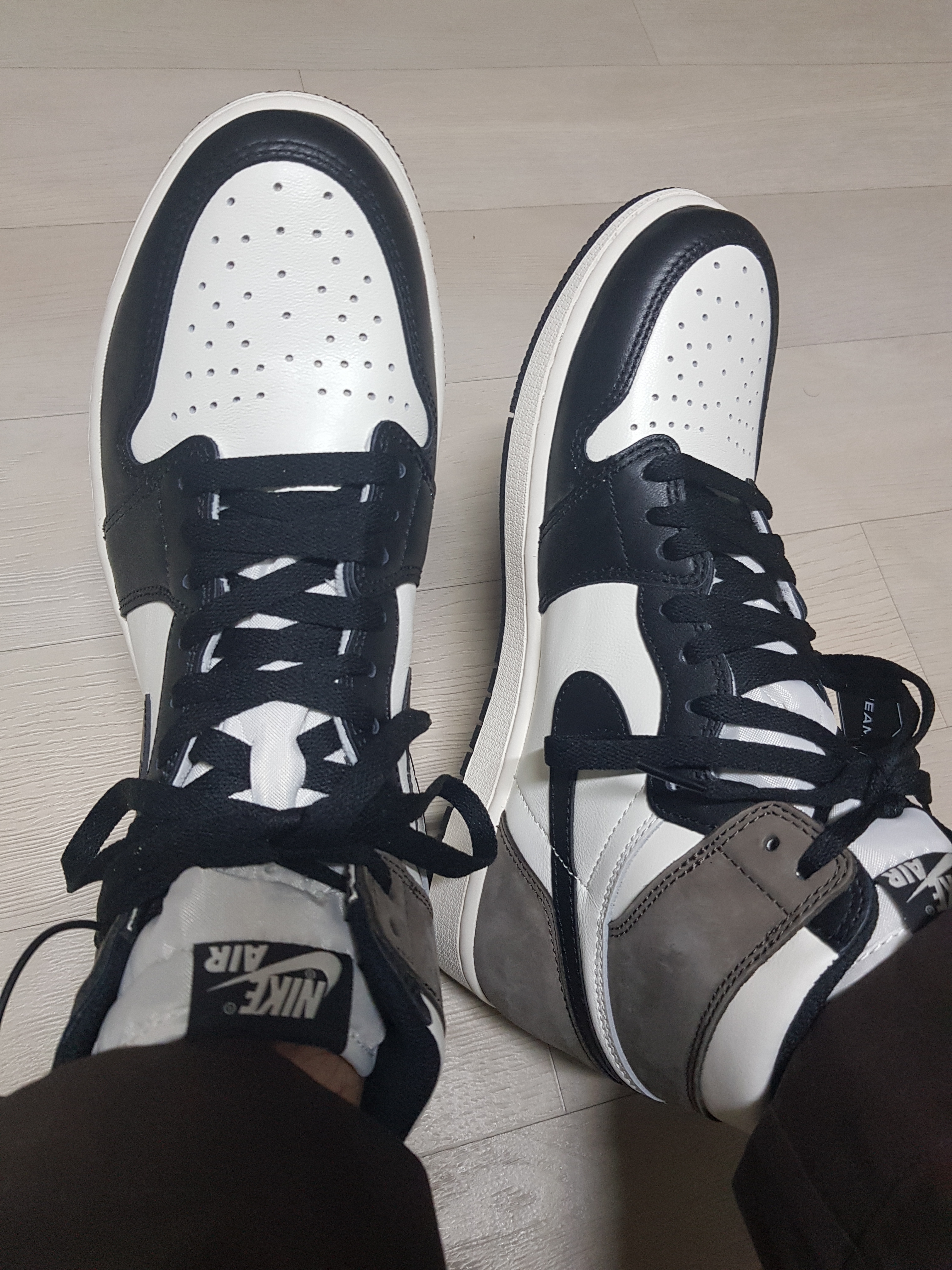 Jordan 1 Retro High OG Black Mocha 착용 스타일