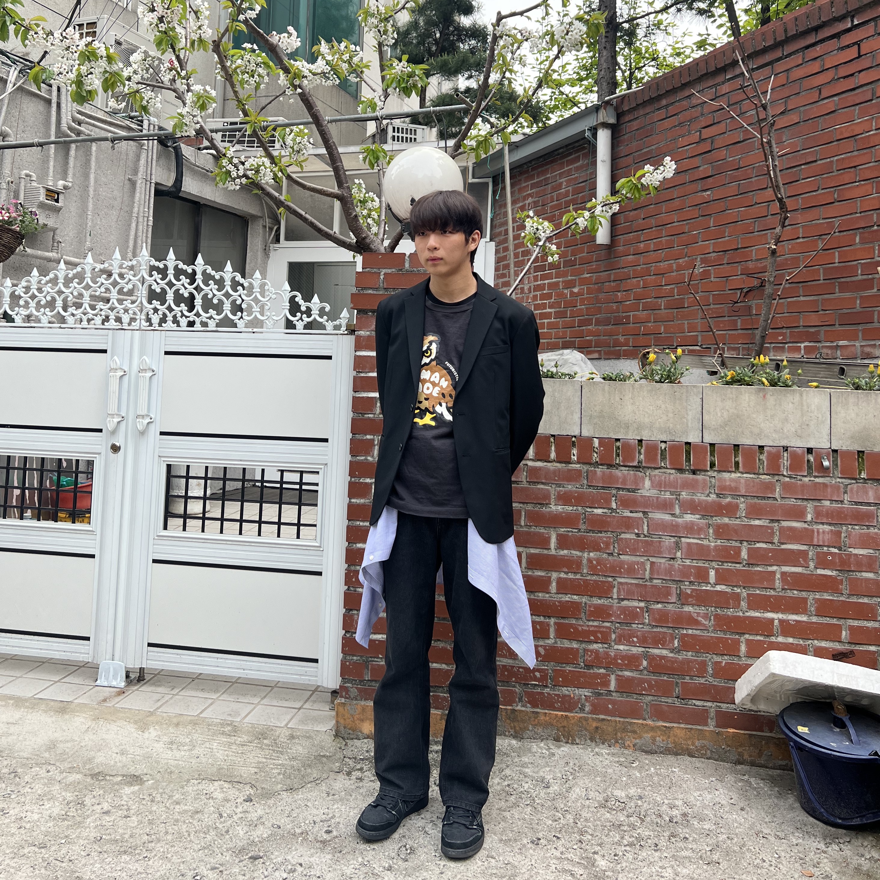 Jordan 1 x Travis Scott Retro Low OG SP Black Phantom, Human Made Graphic L/S T-Shirt #2 Black 착용 스타일 - 1