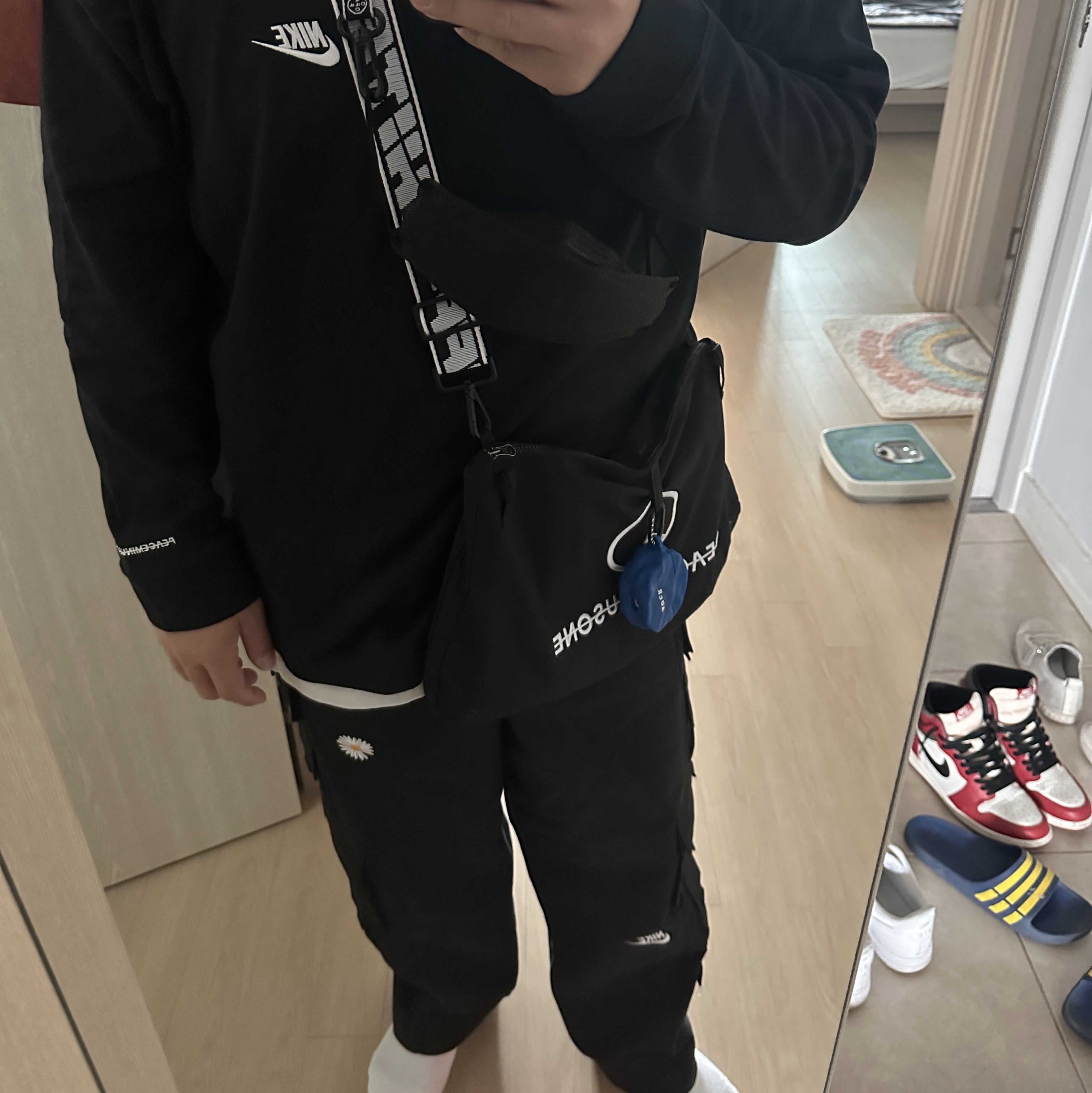 Nike x Peaceminusone LS T-Shirt Black (DR0098-010), Nike x Peaceminusone Wide Pants Black (DR0096-010) 착용 스타일