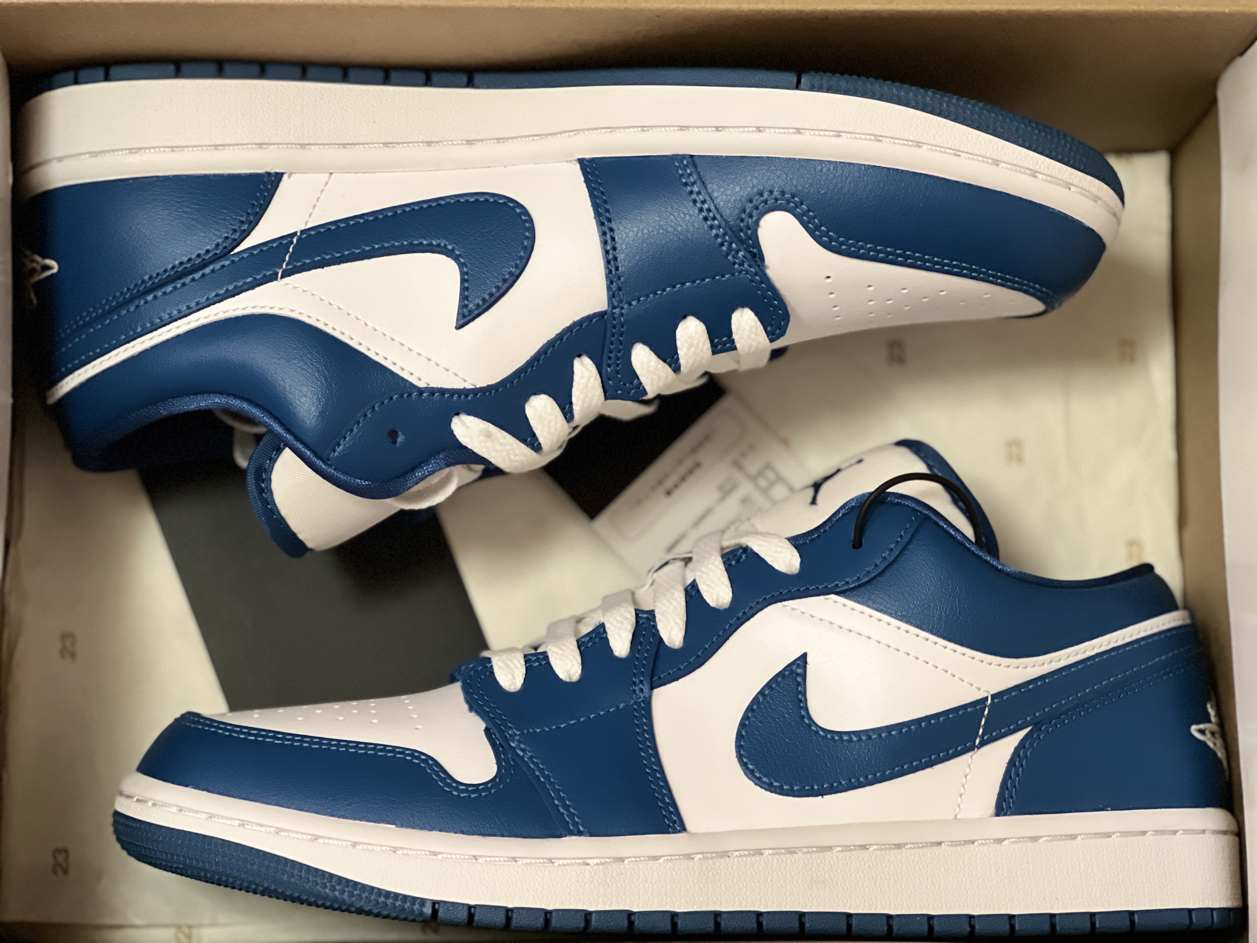(W) Jordan 1 Low White Dark Marina Blue 착용 스타일
