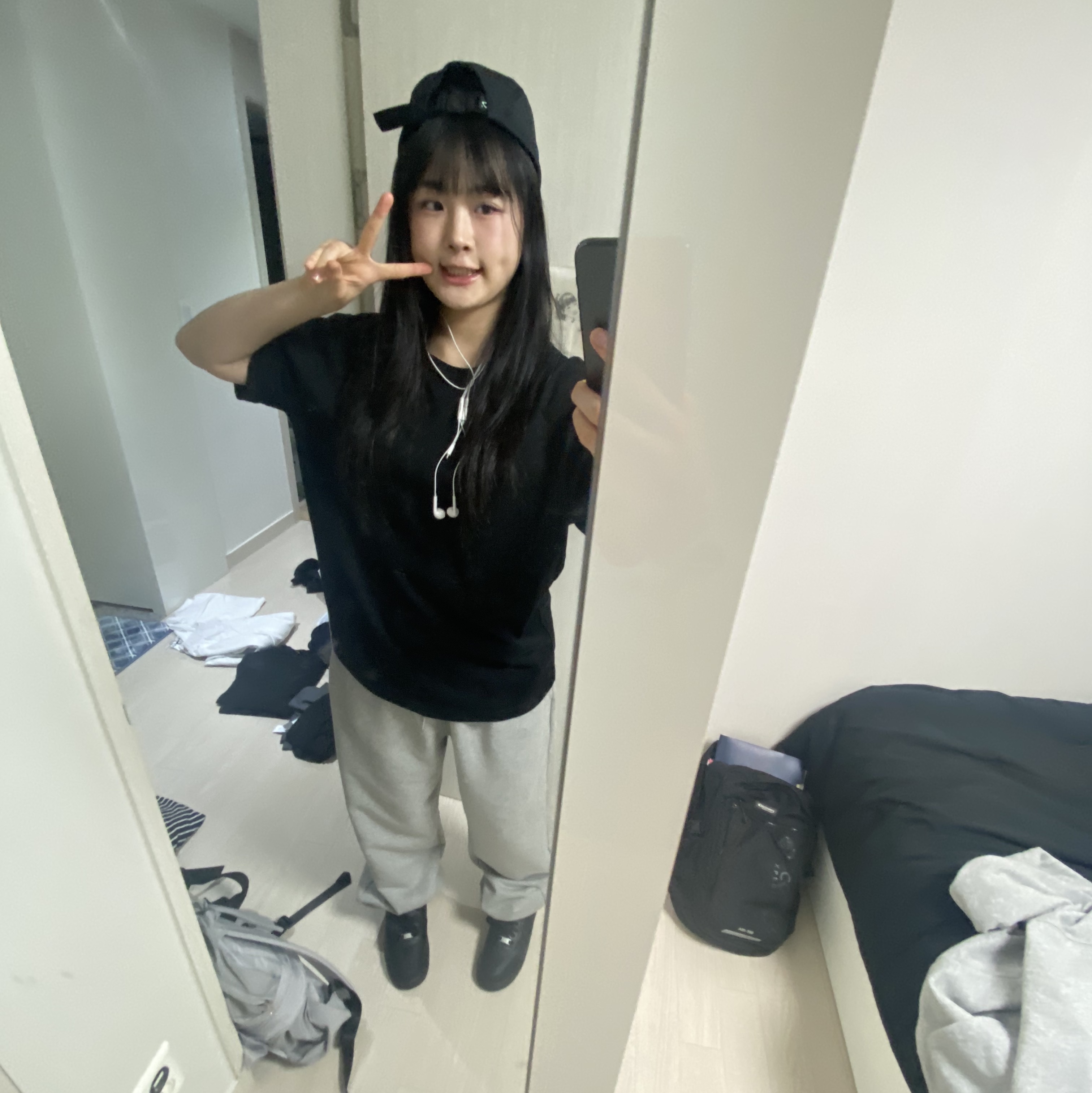 Nike Air Force 1 '07 Low Triple Black 착용 스타일 - 2