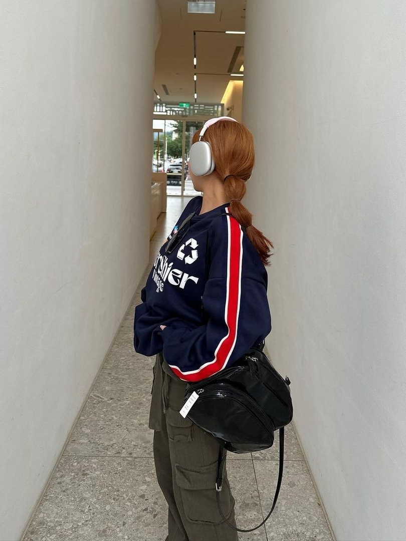 Nieeh Women Turtle Bag Black, Apple AirPods Max Lightning Silver (Korean Ver.) 착용 스타일 - 2