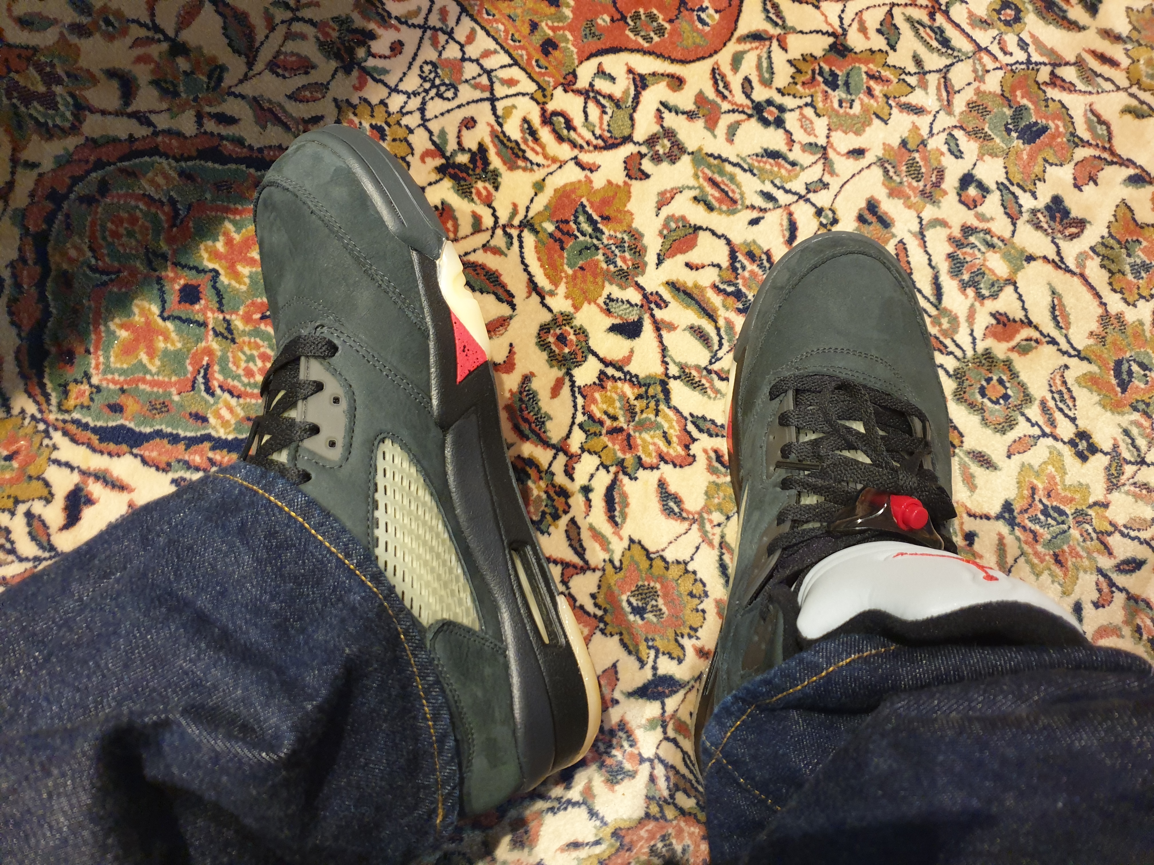 (W) Jordan 5 Retro Gore-Tex Off Noir Fire Red 착용 스타일 - 1