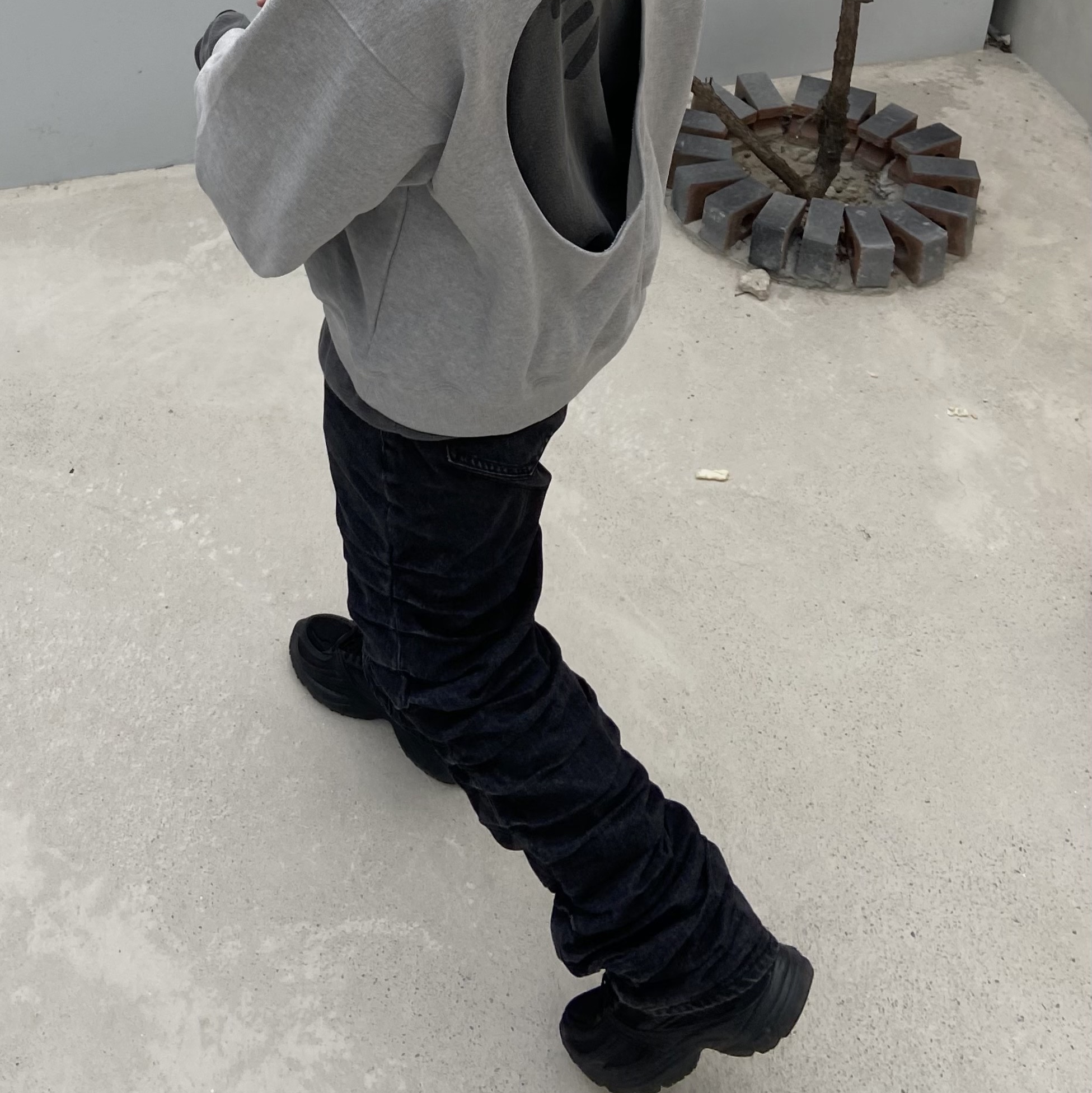 Reebok x Kanghyuk Premier Road Modern Mid Black, Yeezy Gap Engineered By Balenciaga Flame Cap Black 착용 스타일 - 4
