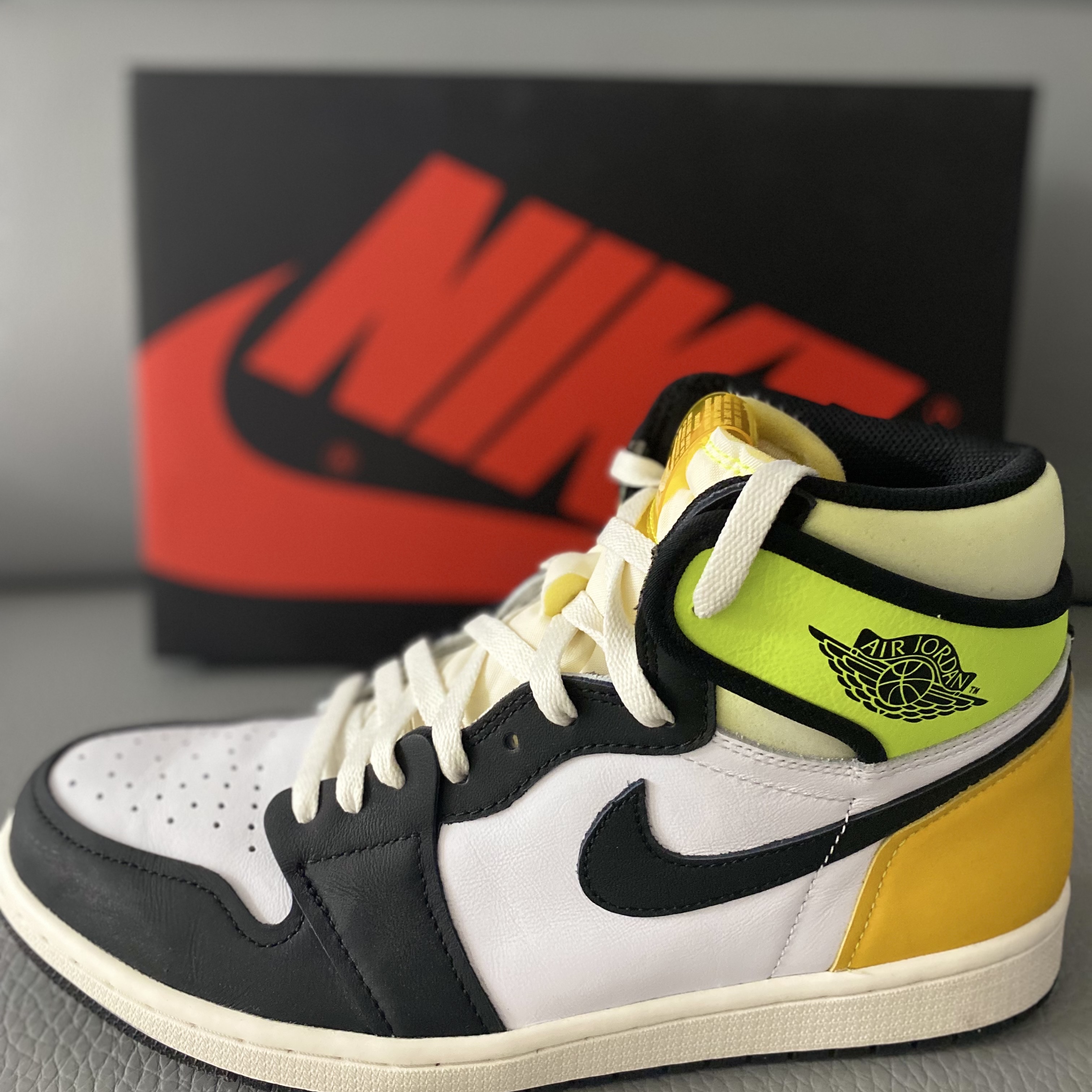 Jordan 1 Retro High OG Volt Gold 착용 스타일