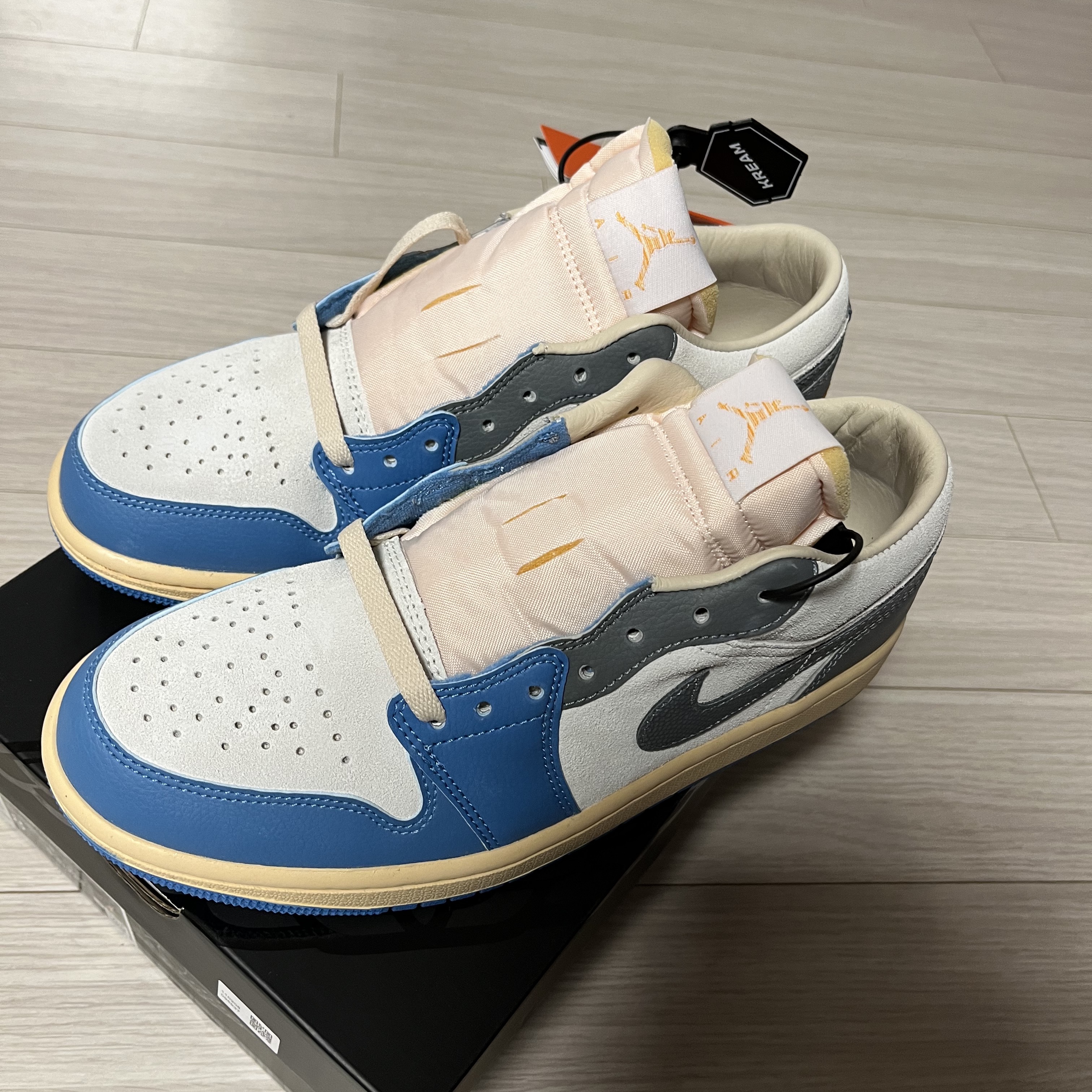 Jordan 1 Low SE Tokyo 96 착용 스타일 - 4