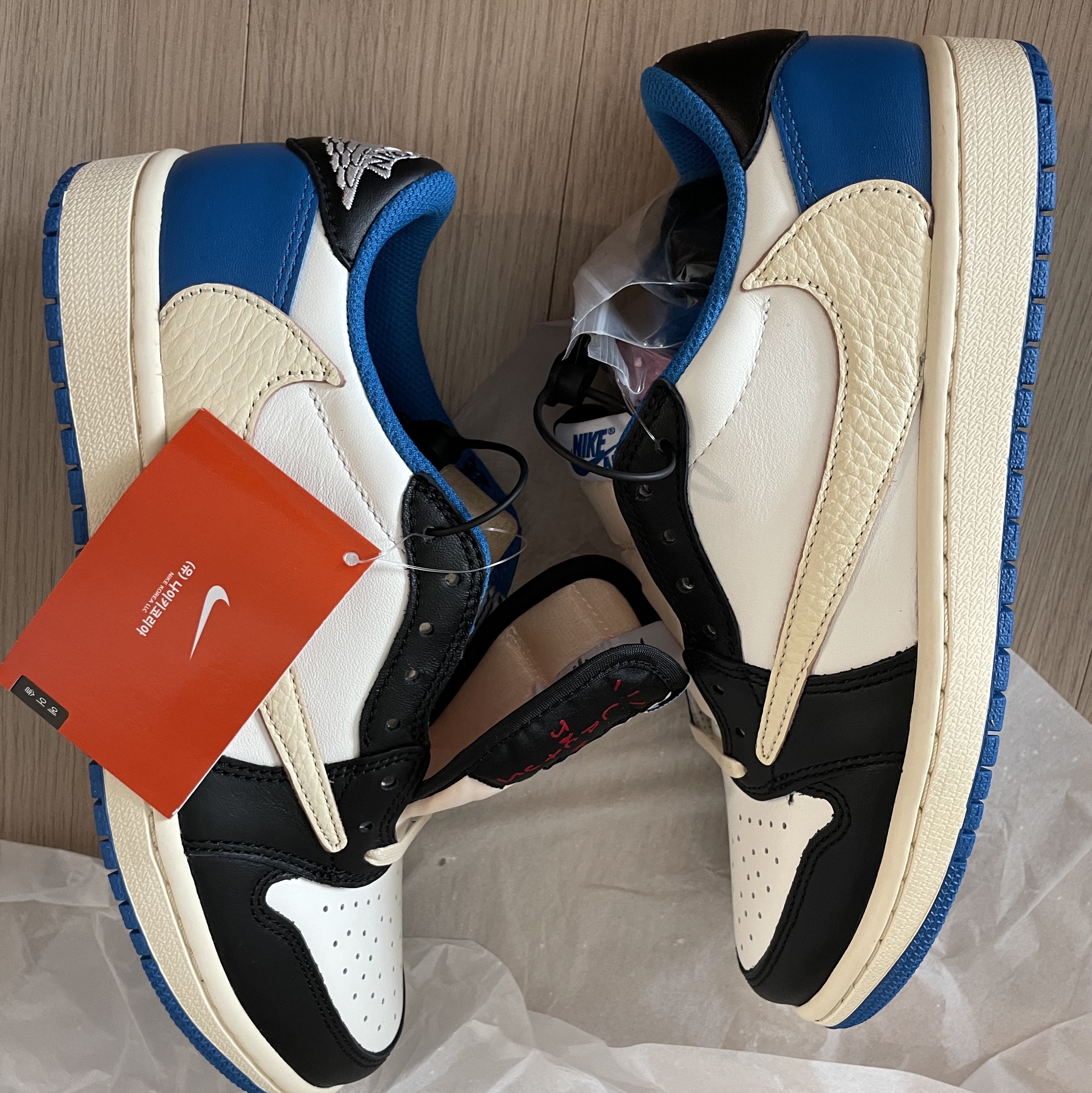 Jordan 1 x Travis Scott x Fragment Retro Low OG SP Military Blue 착용 스타일 - 2