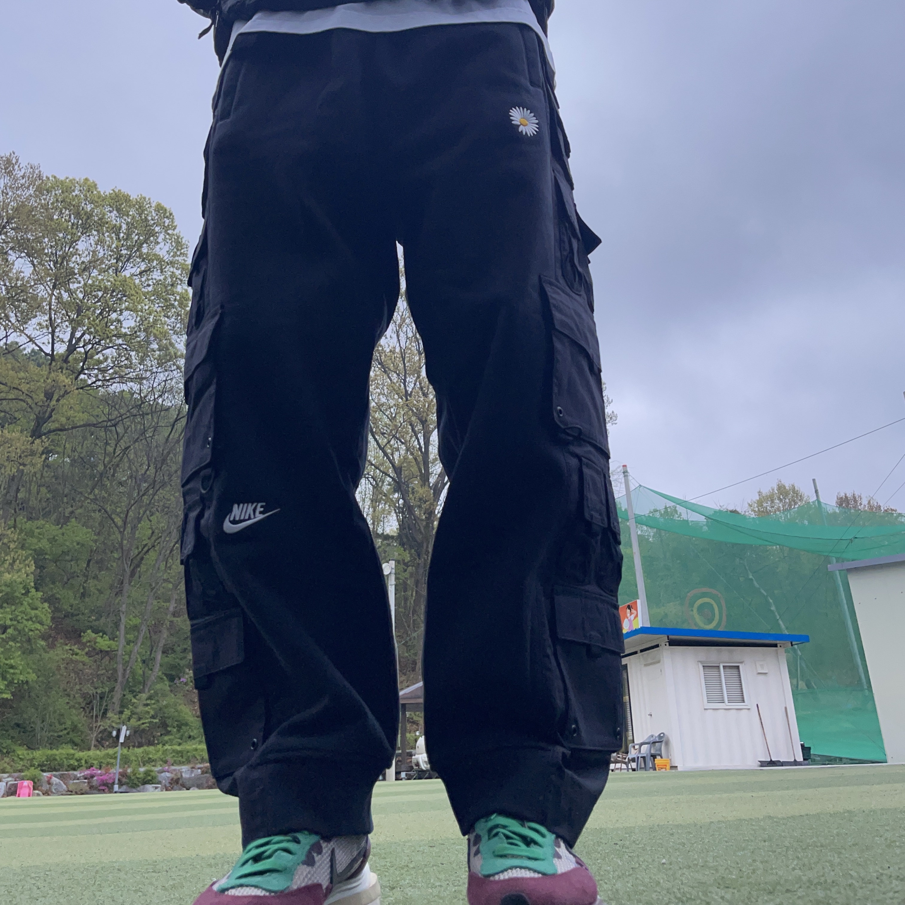 Nike x Peaceminusone Wide Pants Black (DR0096-010), Nike x Sacai VaporWaffle String & Black Villain Red 착용 스타일 - 5