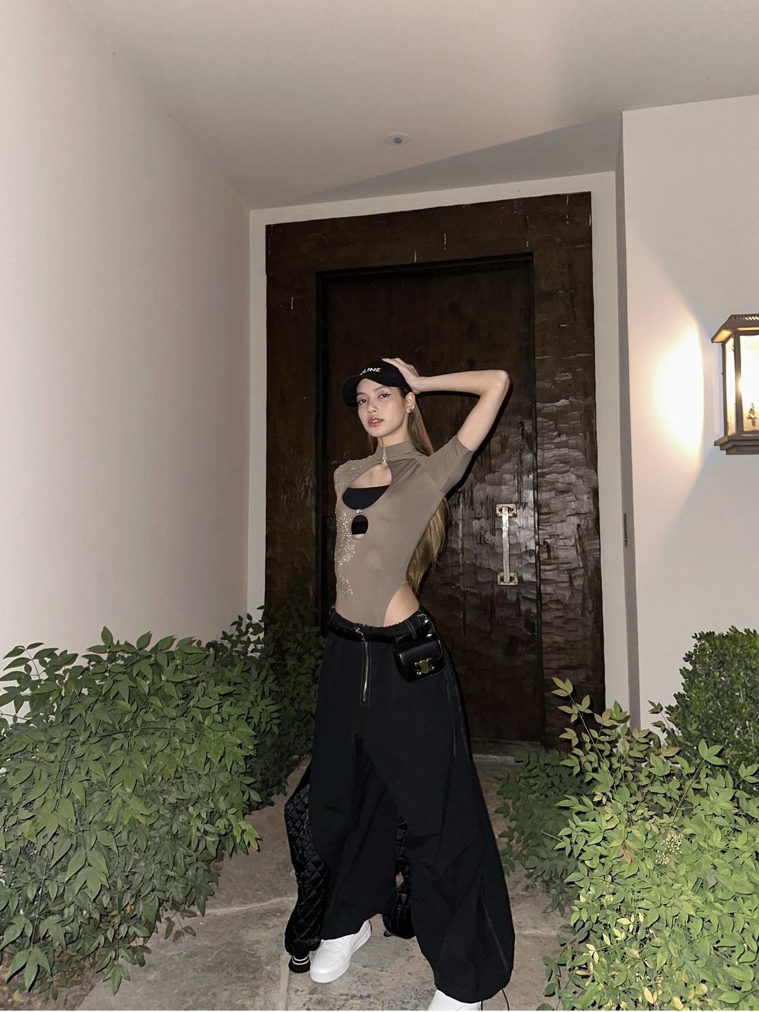 (W) Celine Baseball Cap in Cotton Black 착용 스타일 - 3