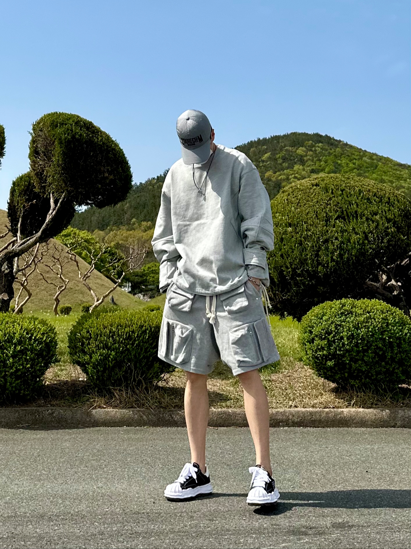 Maison Mihara Yasuhiro Blakey OG Sole Canvas Low-top Sneakers Black White 착용 스타일 - 4