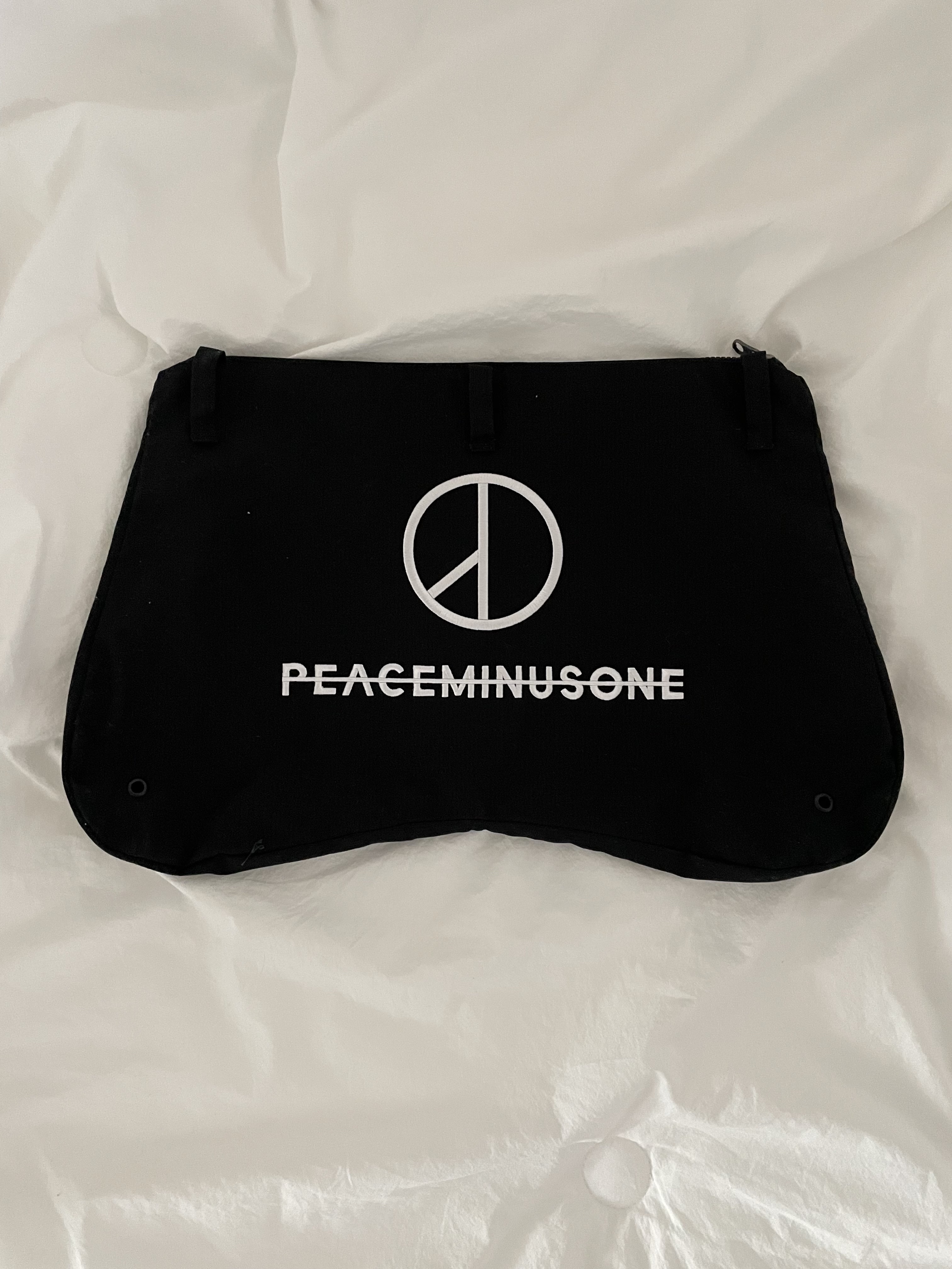 Nike x Peaceminusone Wide Pants Black (DR0096-010) 착용 스타일 - 3