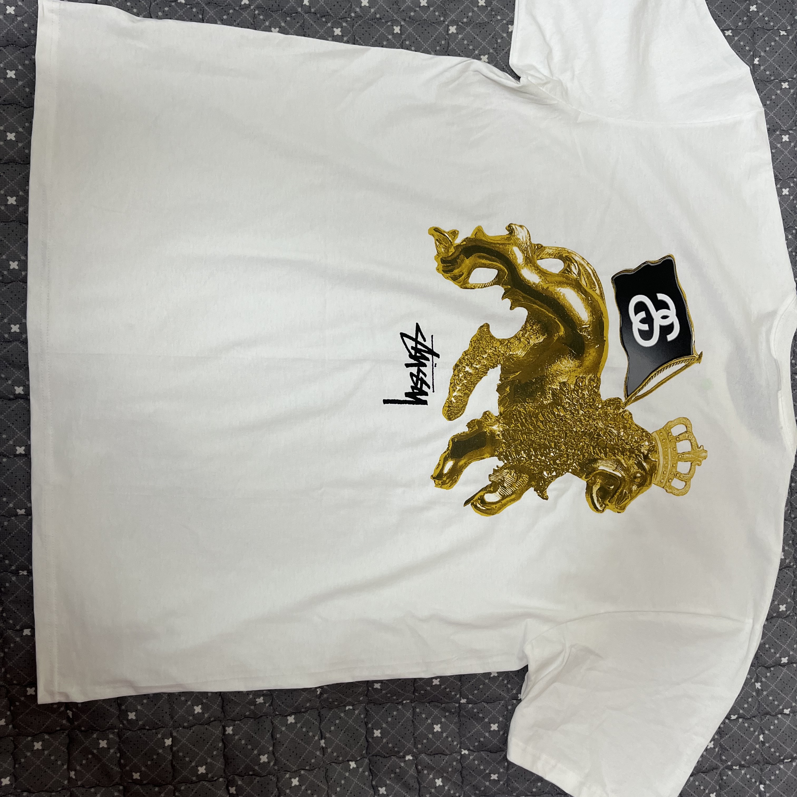Stussy Gold Lion T-Shirt White 착용 스타일 - 2