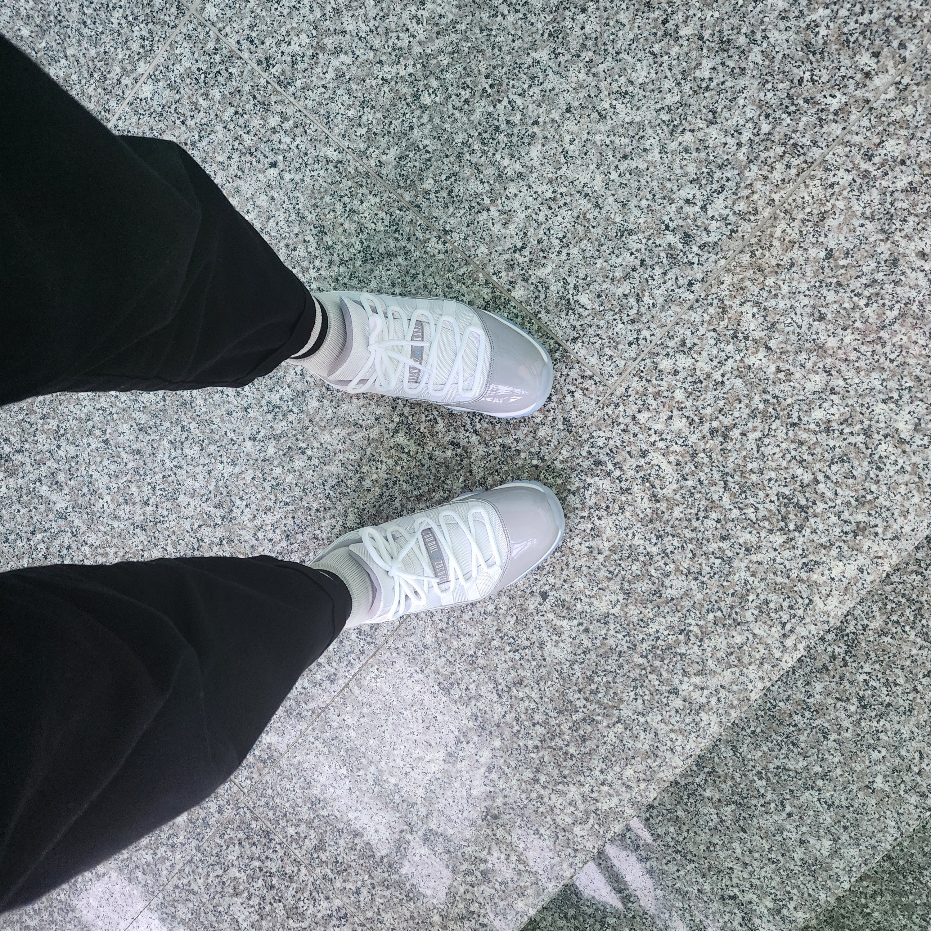 Jordan 11 Retro Low Cement Grey 착용 스타일
