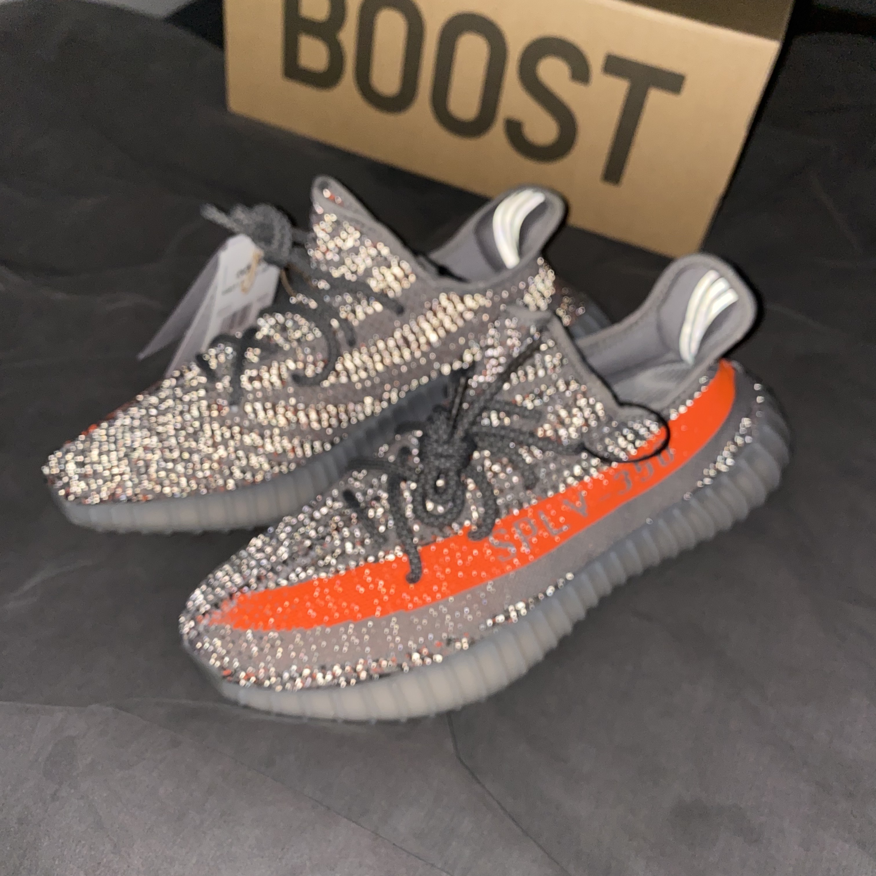 Adidas Yeezy Boost 350 V2 Beluga - Reflective 착용 스타일 - 2