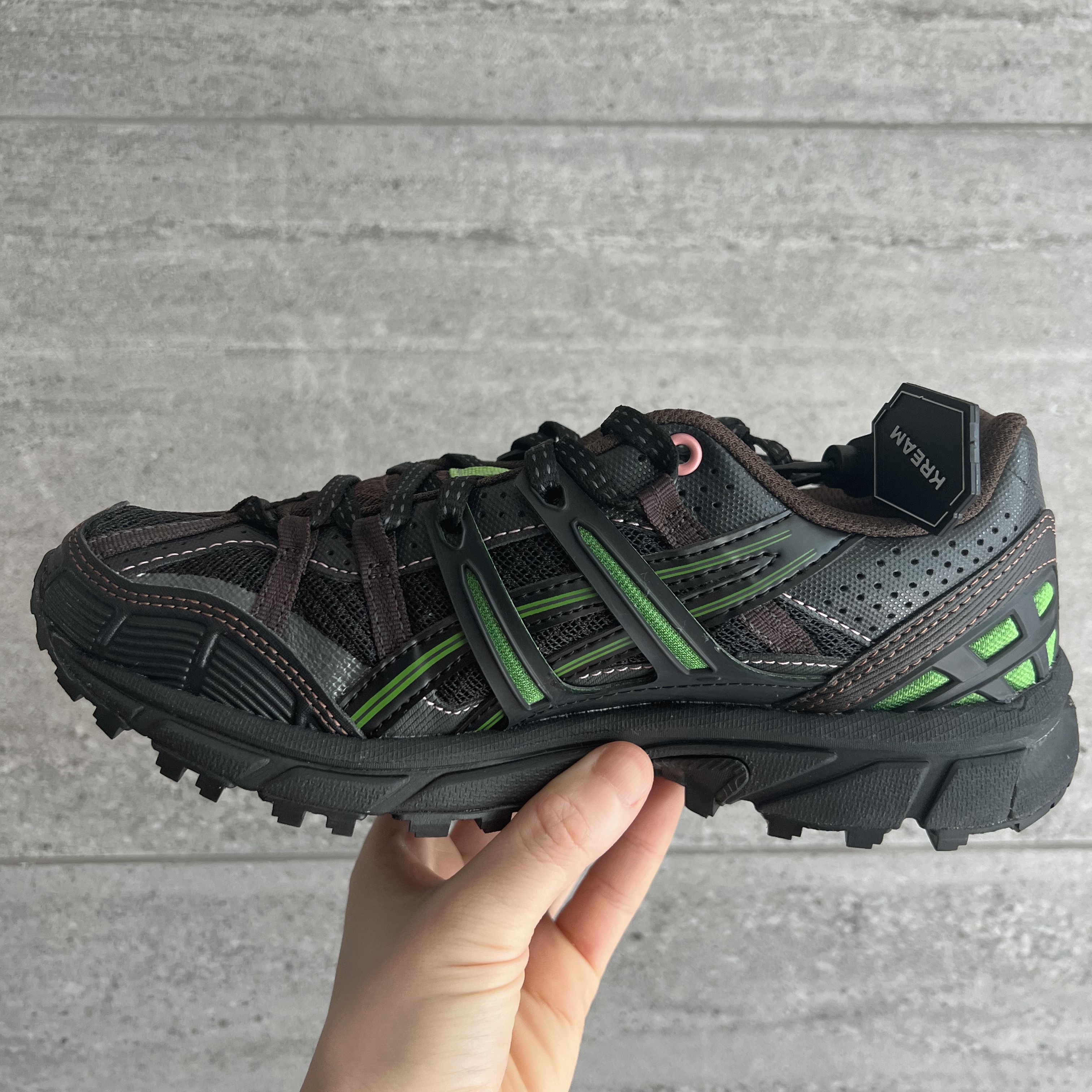 Asics x Andersson Bell Gel-Sonoma 15-50 Black Green 착용 스타일 - 1