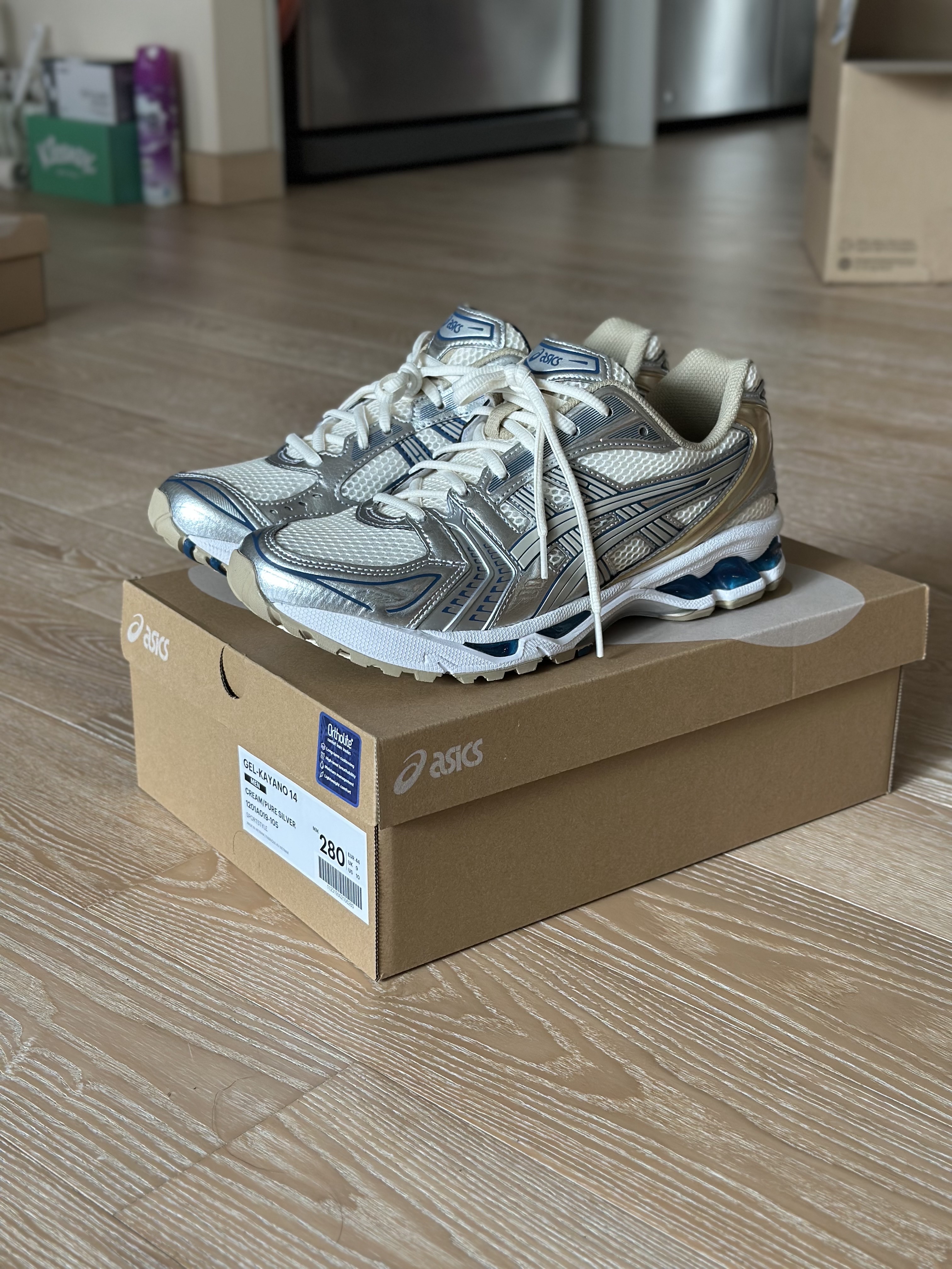 Asics Gel-Kayano 14 Cream Pure Silver 착용 스타일 - 1
