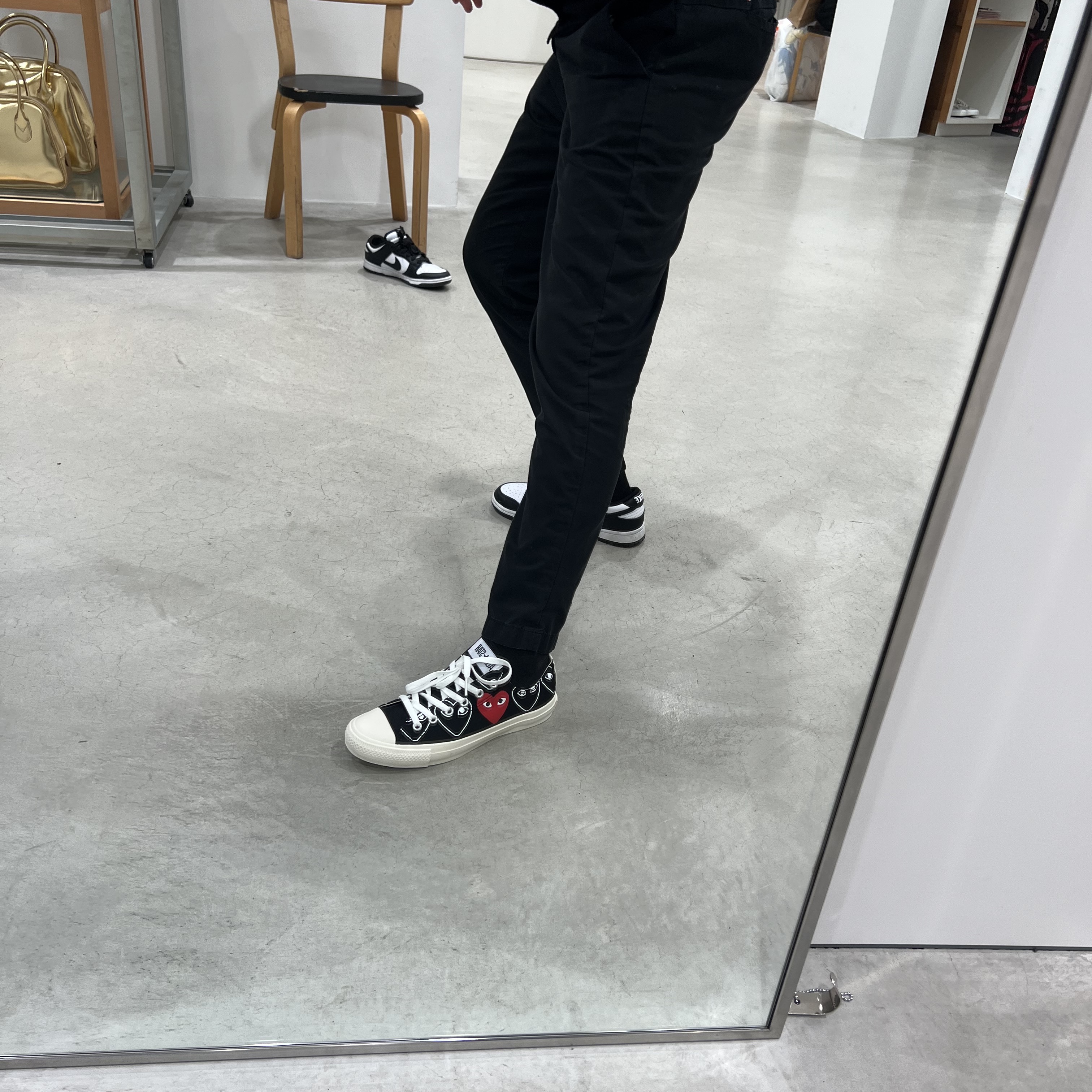Converse x Play Comme des Garcons Chuck Taylor All Star Ox Black Multi-Heart 착용 스타일