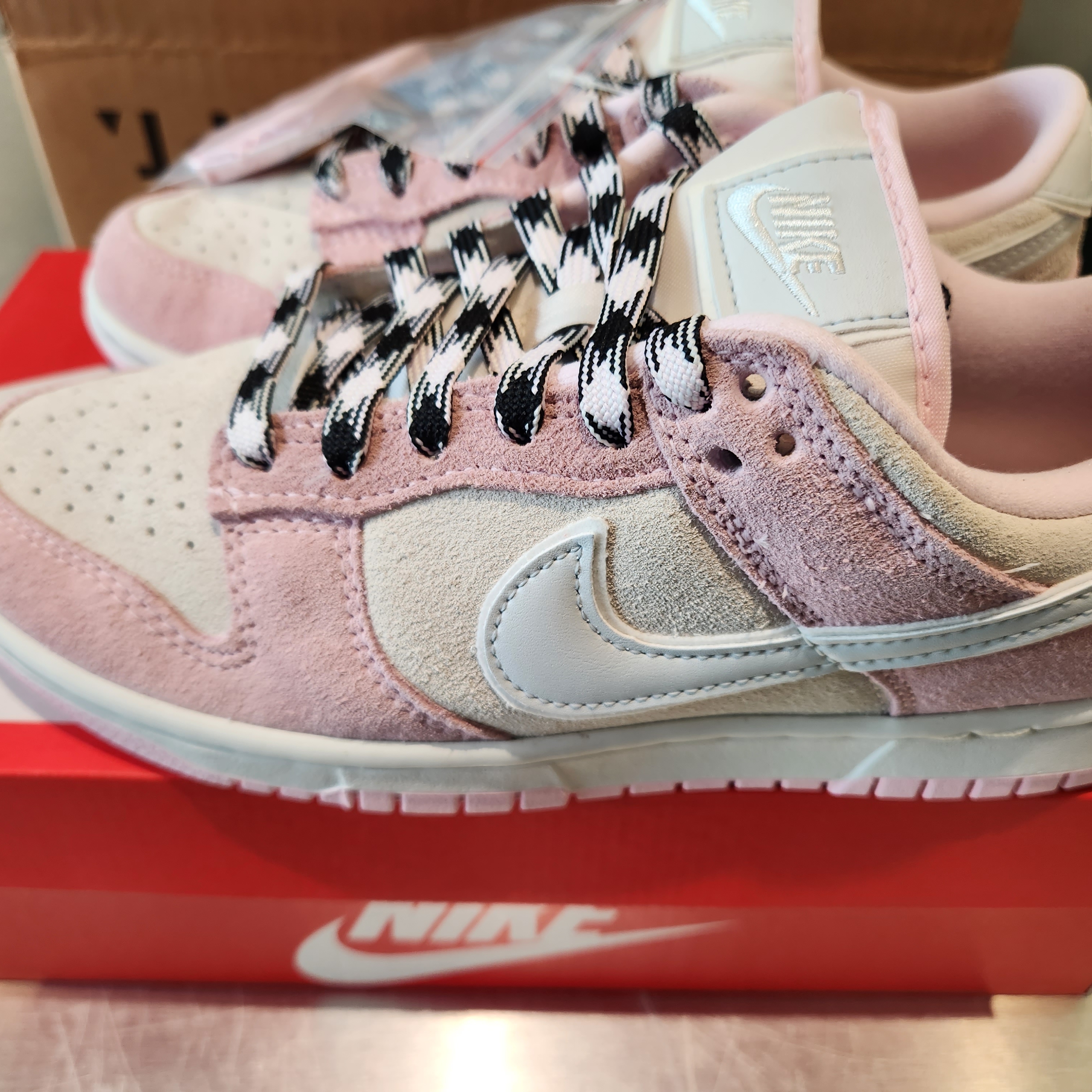 (W) Nike Dunk Low LX Pink Foam 착용 스타일 - 2