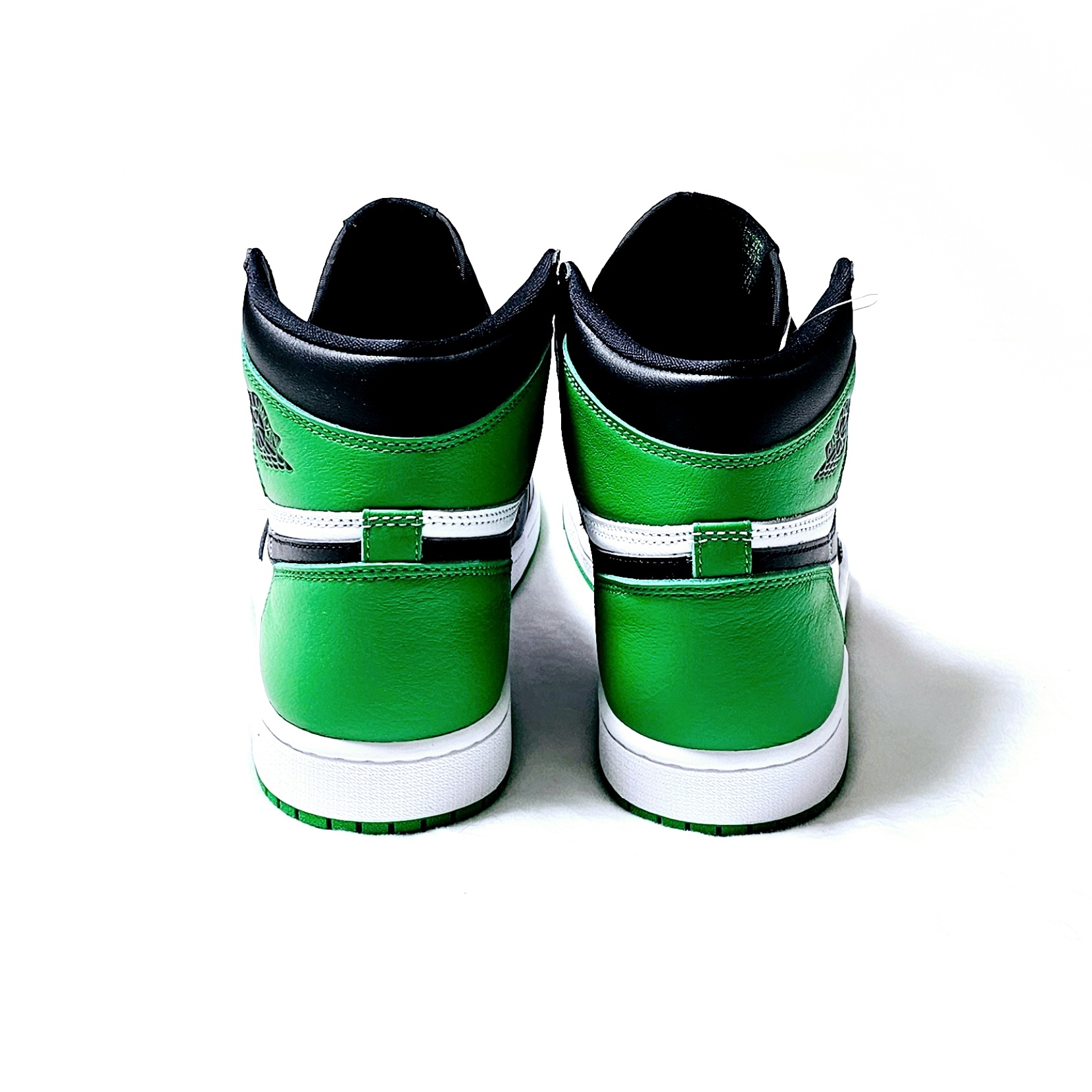 Jordan 1 Retro High OG Black and Lucky Green 착용 스타일 - 4