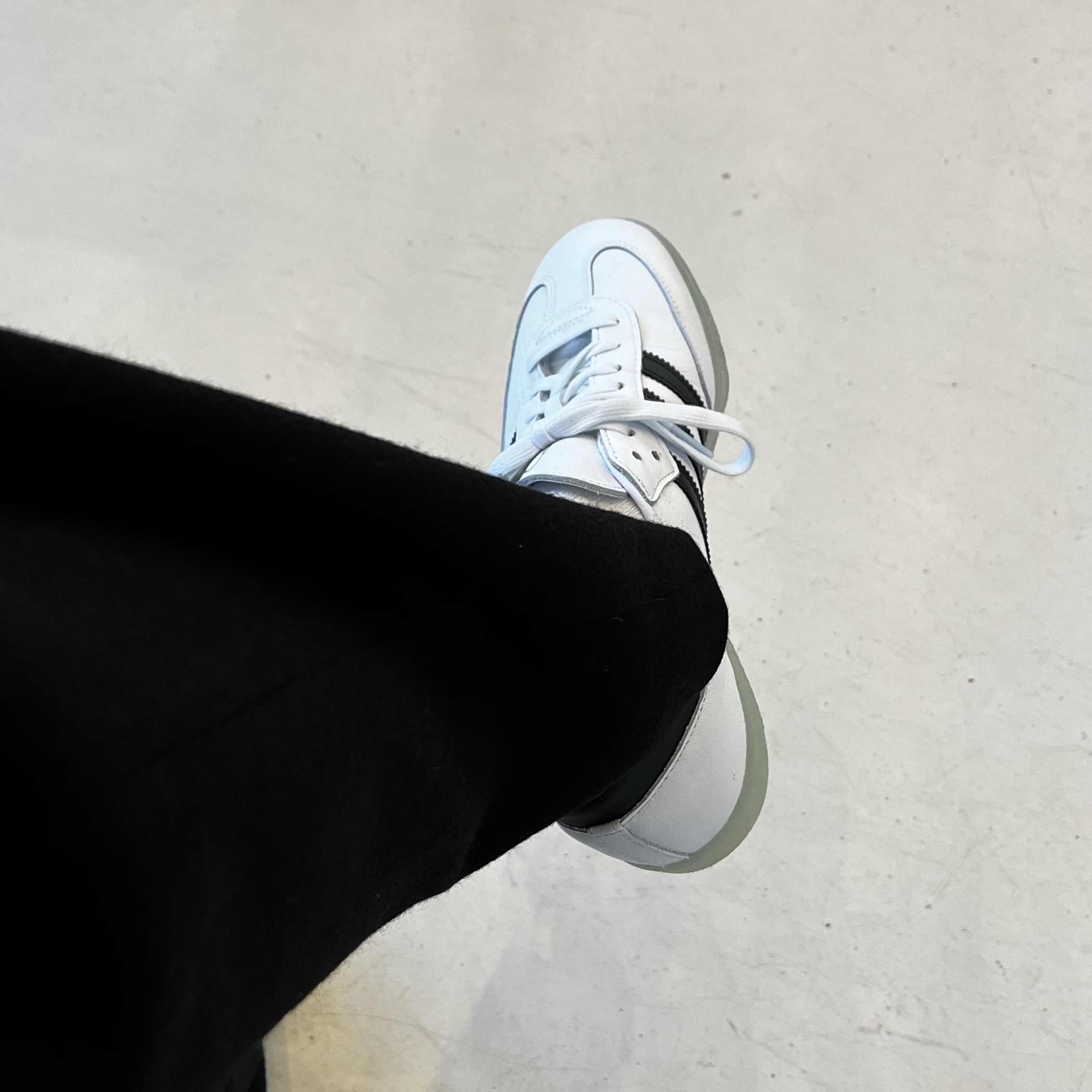 Adidas x Dill Samba White Black 착용 스타일 - 2