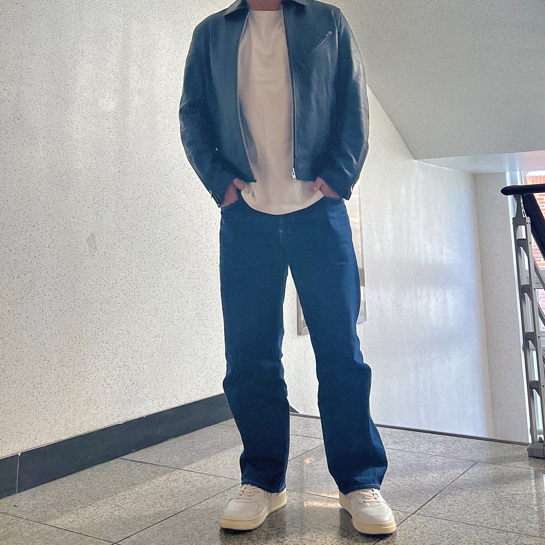 Autry Medalist Low Leather Sneakers White 착용 스타일