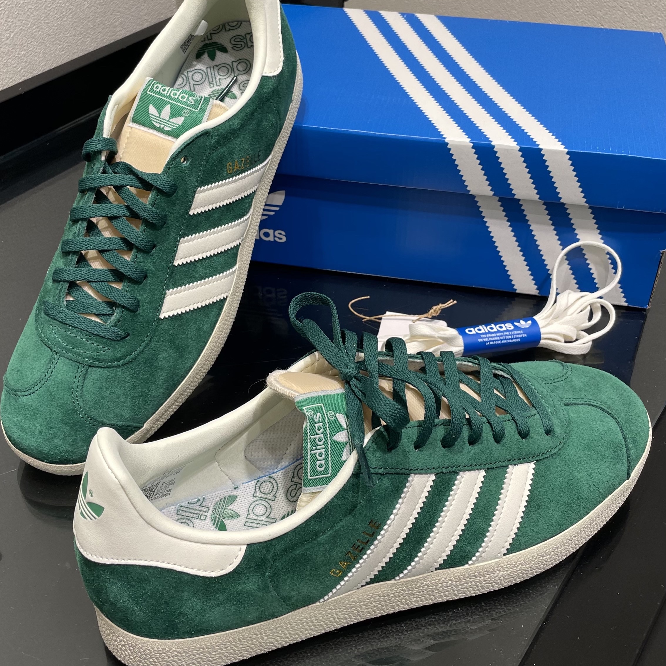 Adidas Gazelle Dark Green Cream White 착용 스타일