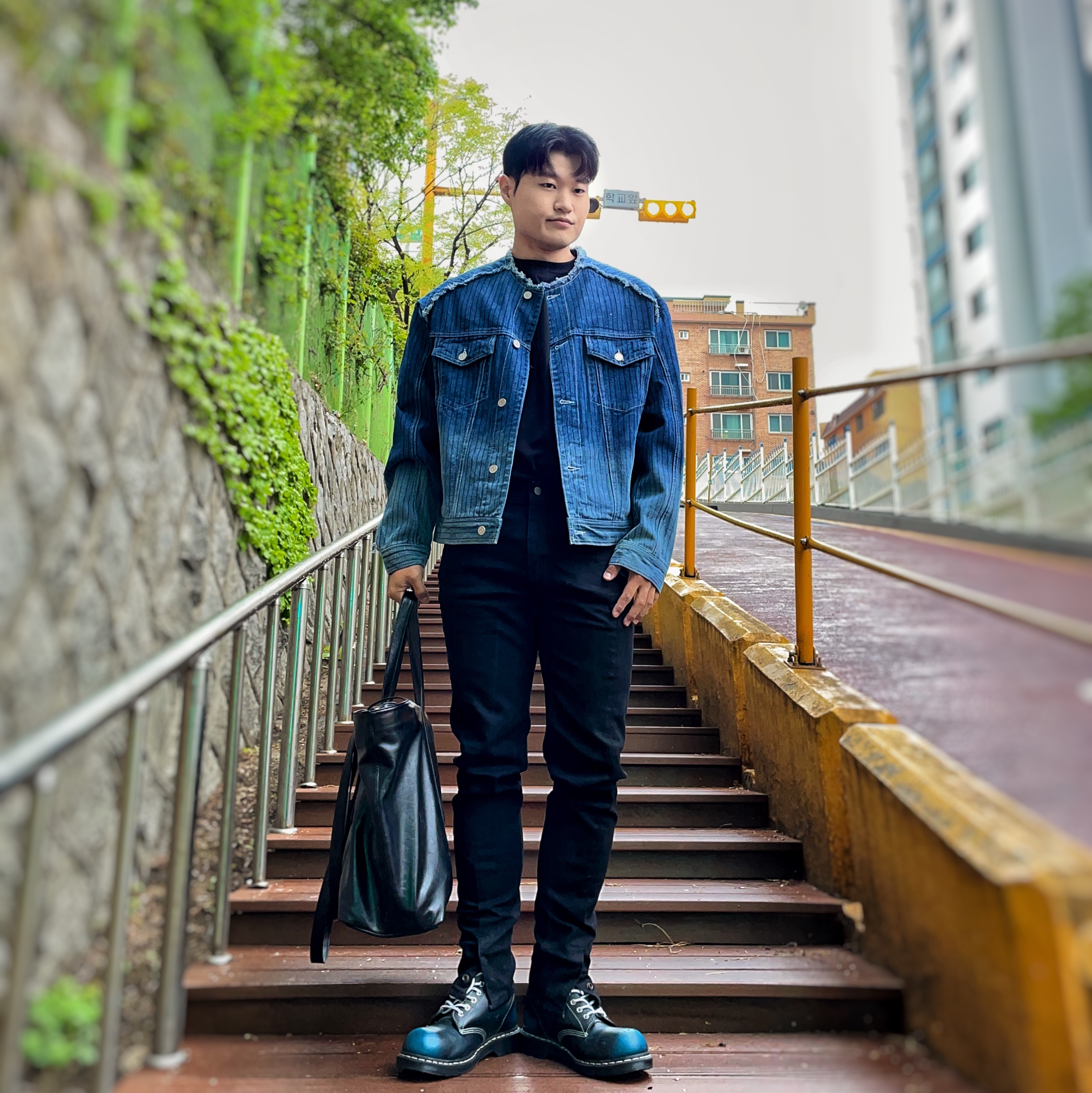 Dr. Martens 1919 Blue Black 착용 스타일 - 1