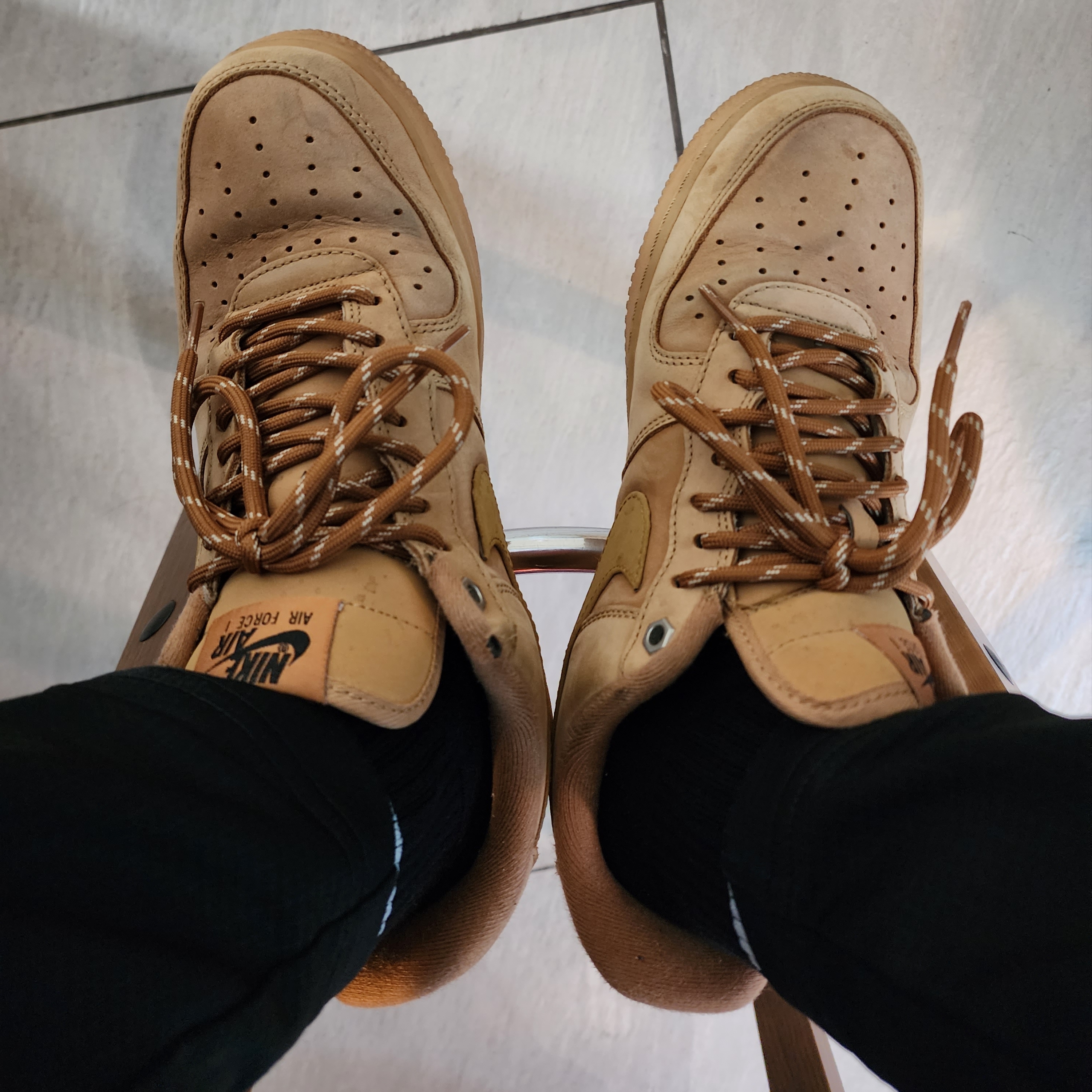 Nike Air Force 1 '07 WB Flax 착용 스타일