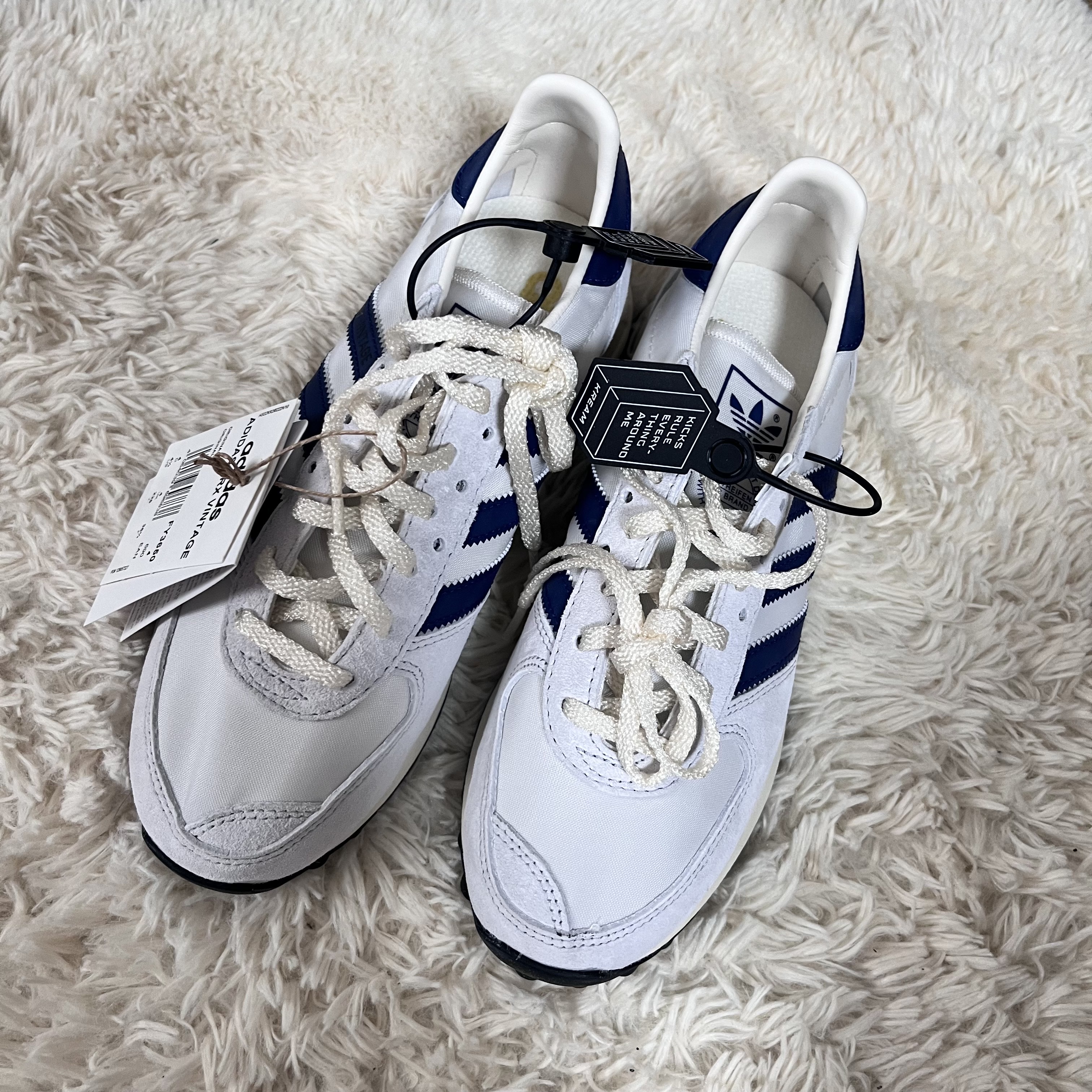Adidas TRX Vintage Chalk White 착용 스타일 - 1