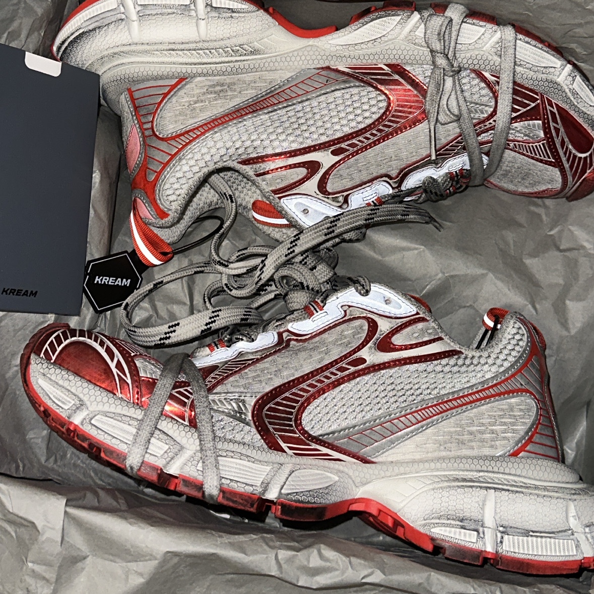 Balenciaga 3XL Sneakers White Red 착용 스타일