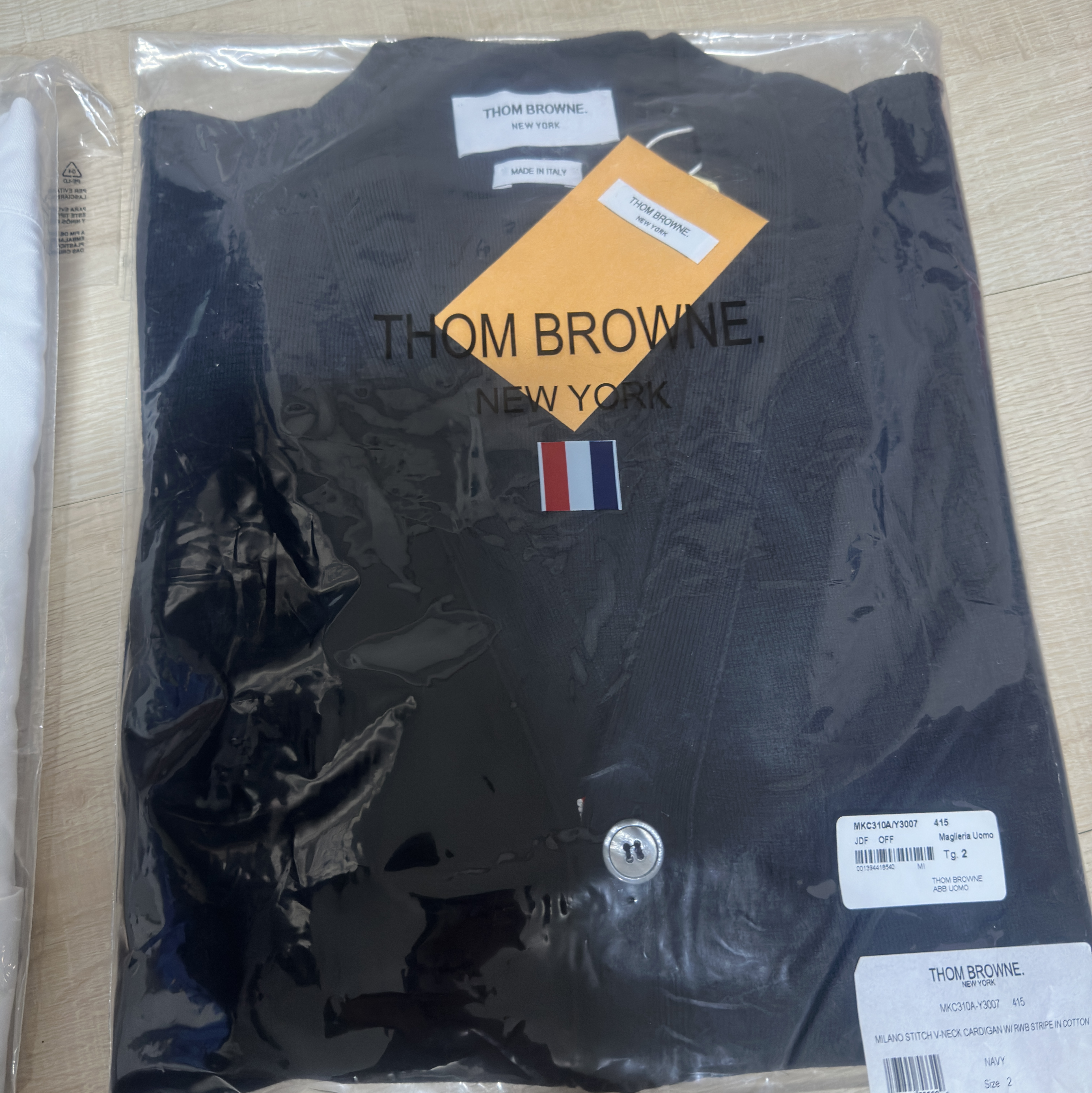 Thom Browne Milano Stitch Armband Cardigan Navy 착용 스타일