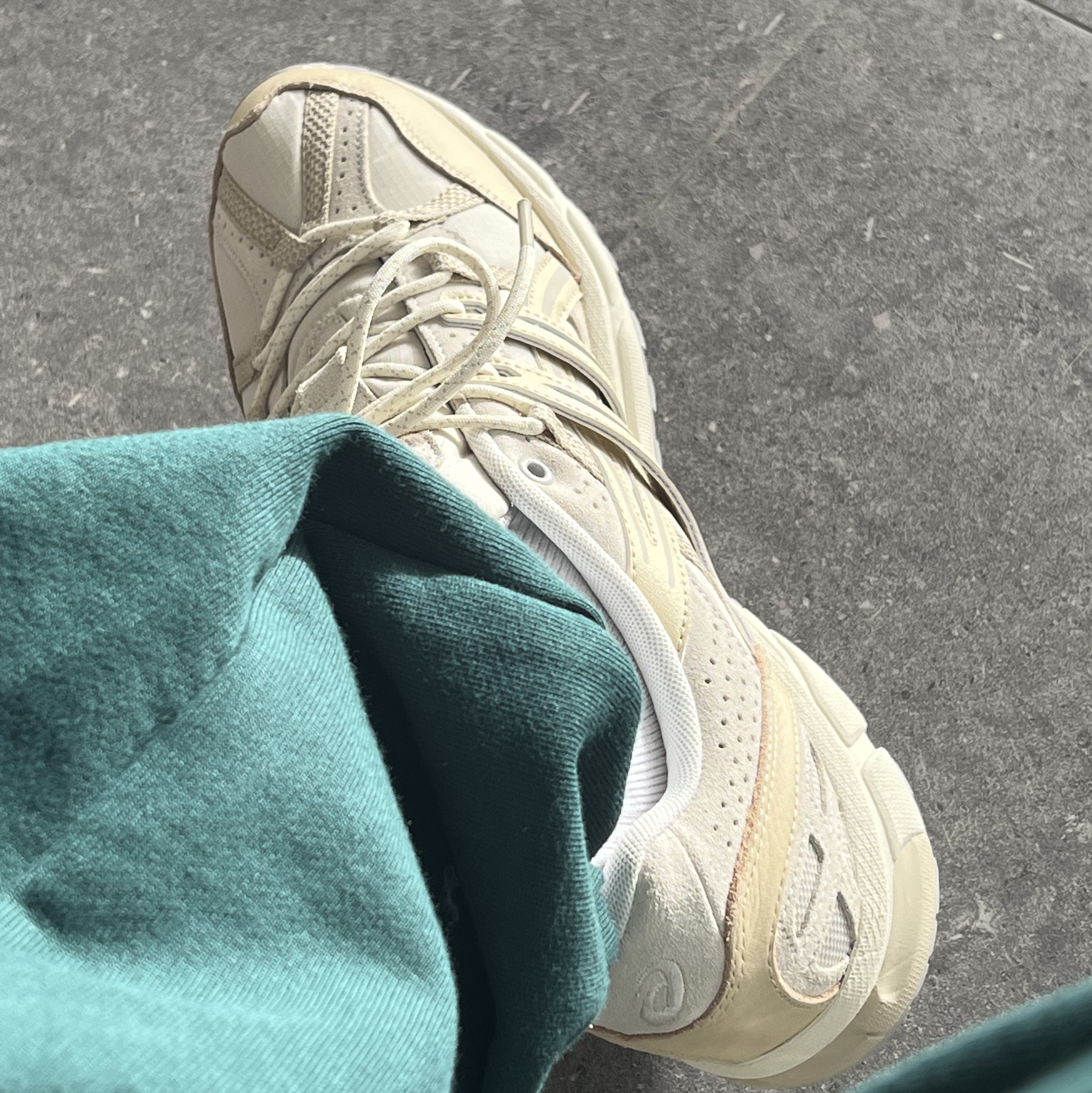 Asics Gel-Sonoma 15-50 Cream Oatmeal 착용 스타일
