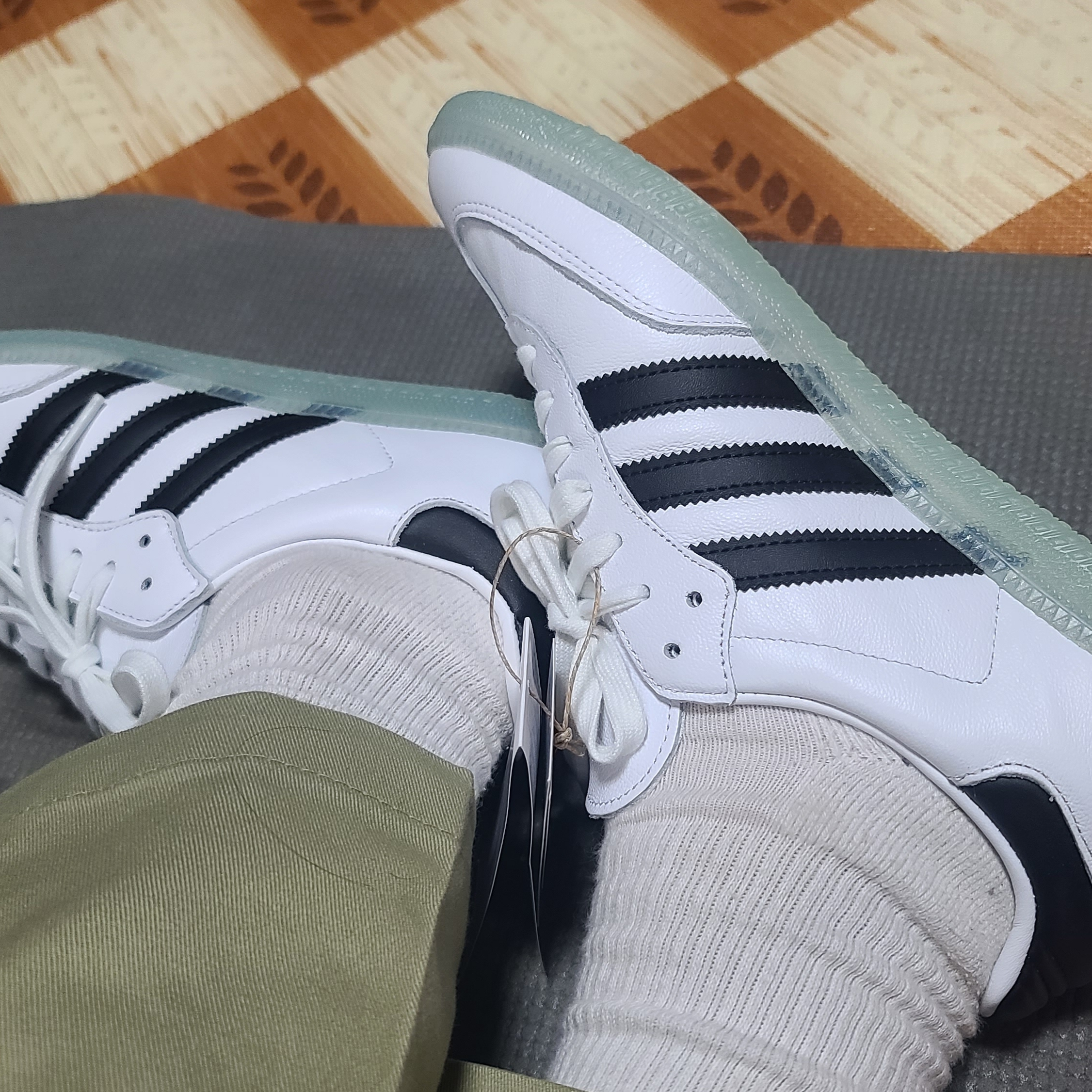 Adidas x Dill Samba White Black 착용 스타일 - 3