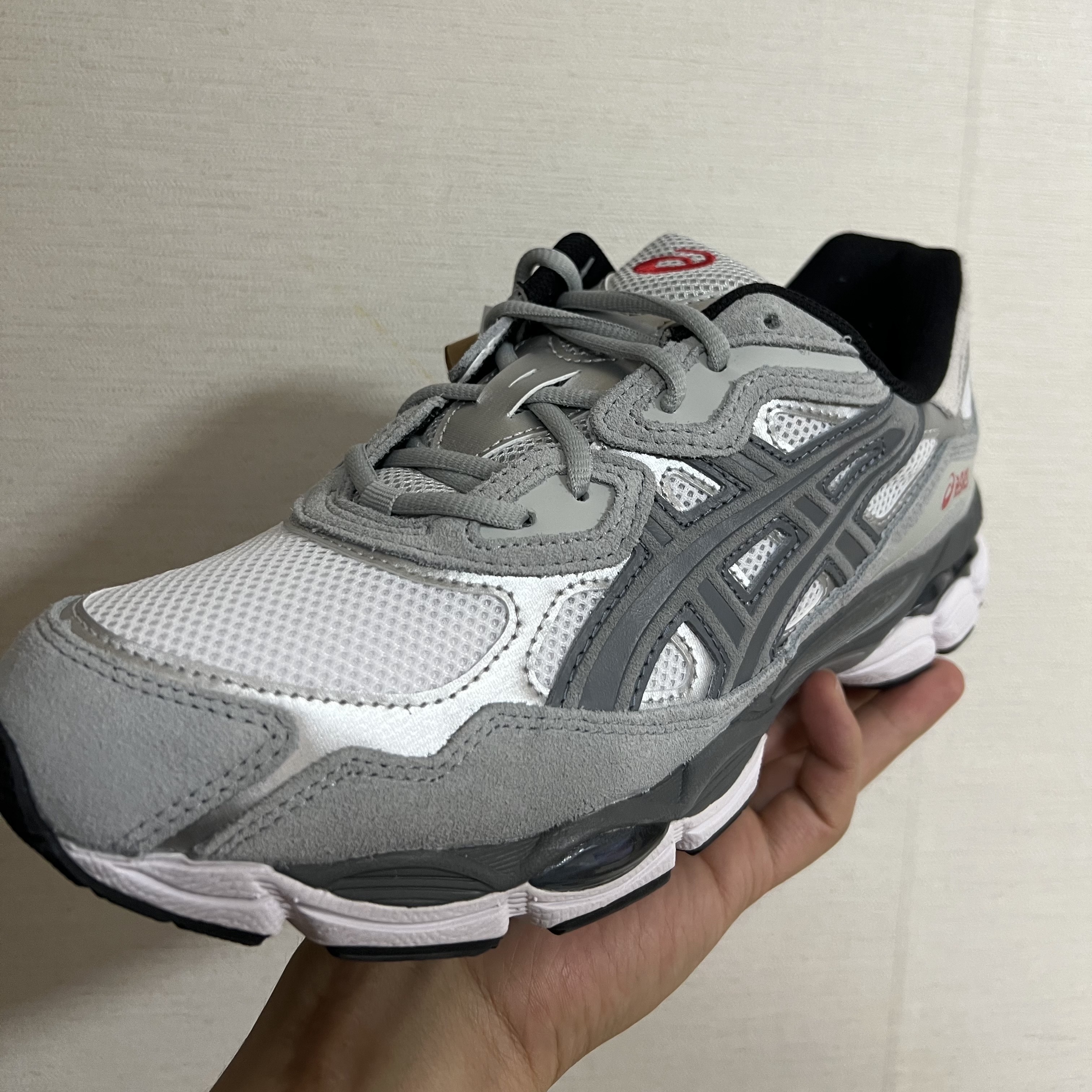 Asics Gel-NYC White Steel Grey 착용 스타일