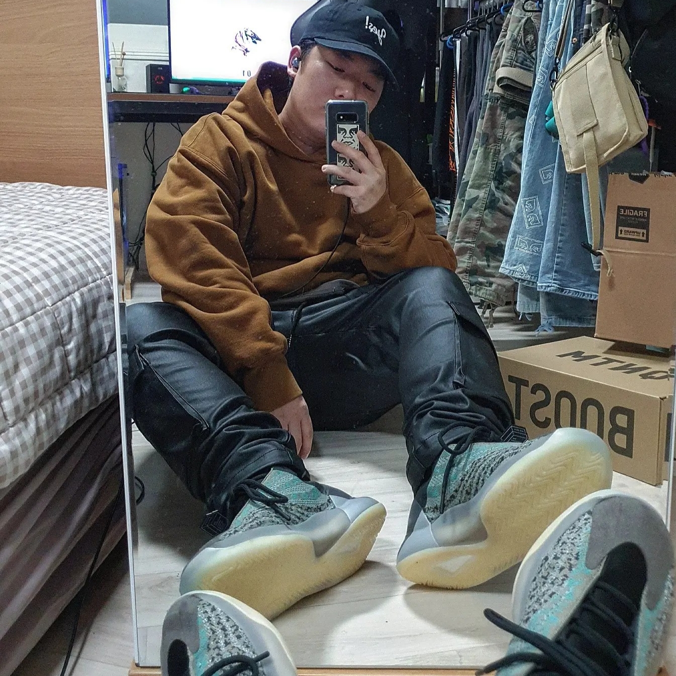 Adidas Yeezy QNTM Teal Blue, Yeezy Gap Hoodie Light Brown 착용 스타일 - 1