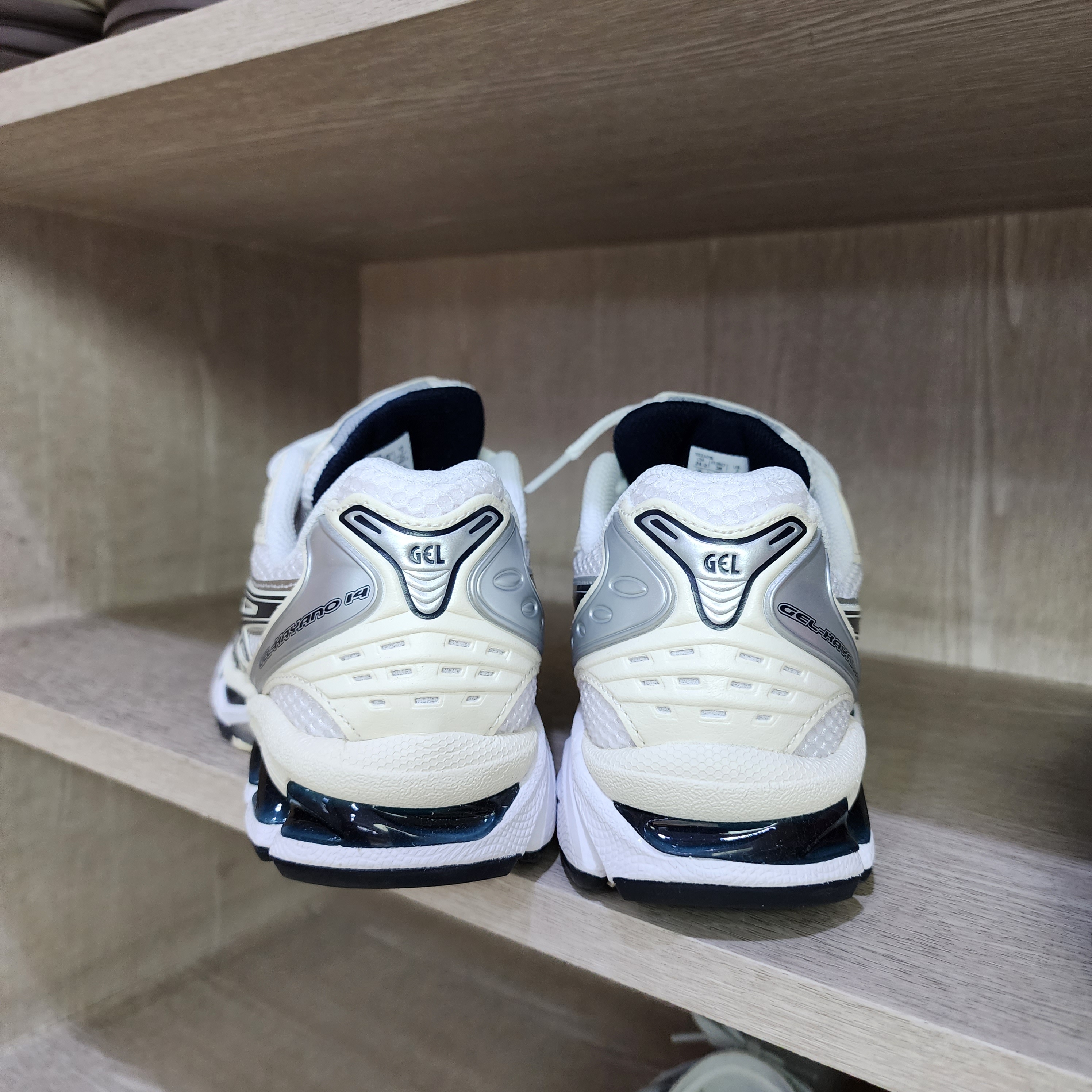 (W) Asics Gel-Kayano 14 White Midnight 착용 스타일 - 2