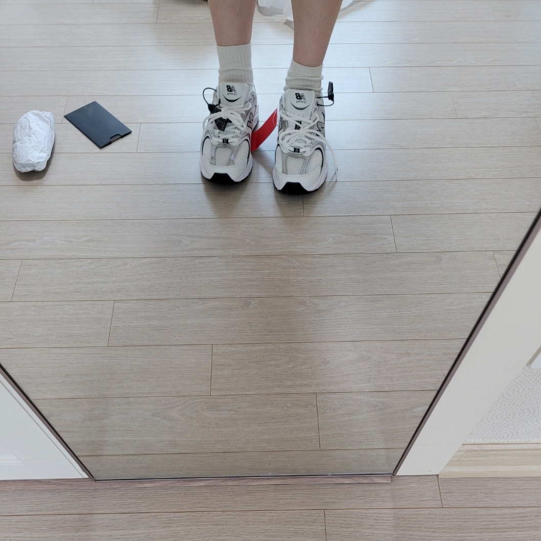 New Balance 530 White 착용 스타일